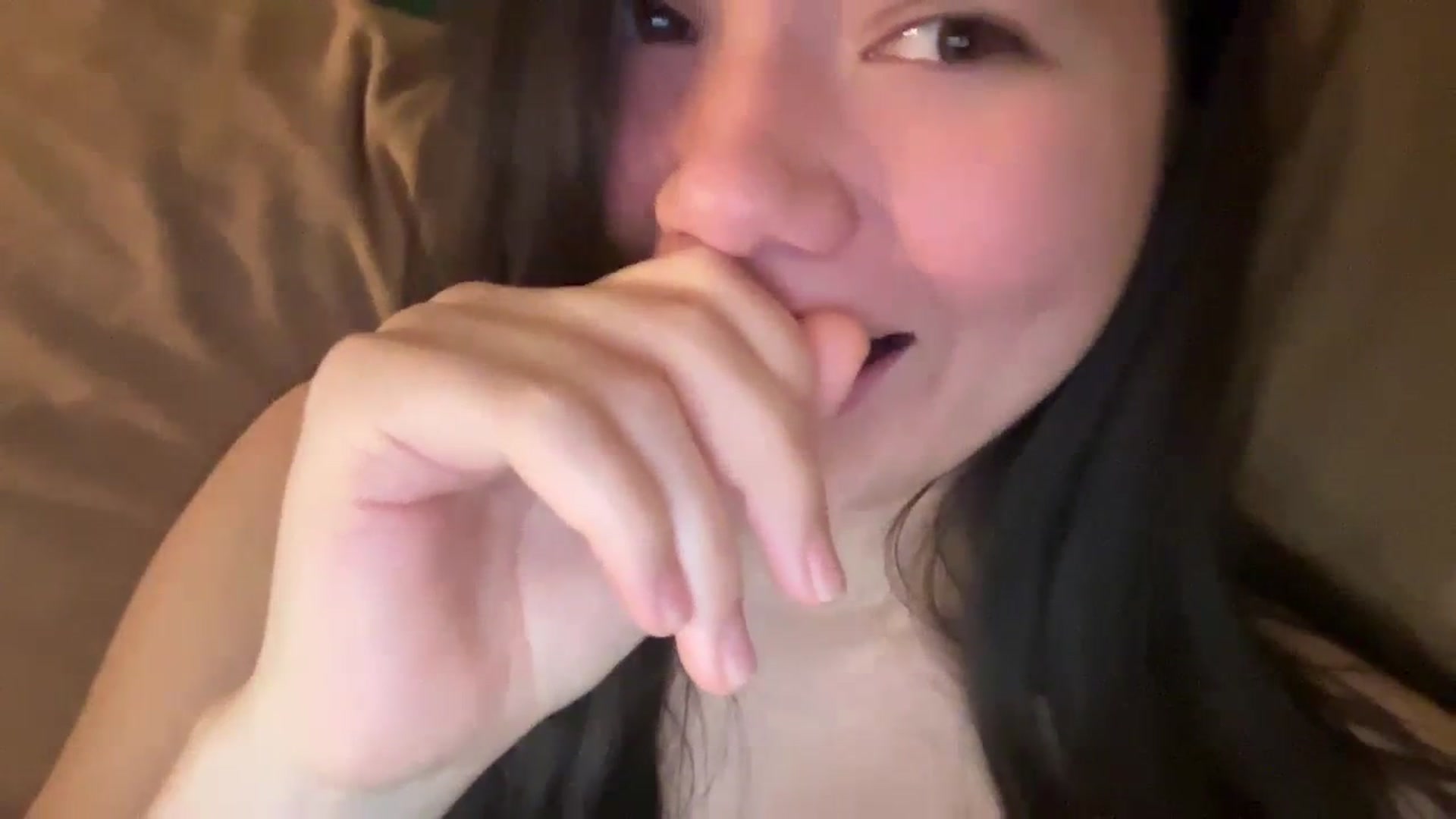 Gallery image thumbnail from imava's myfreecams stream on, 04/02/2024, 23:38 image 13 of 20