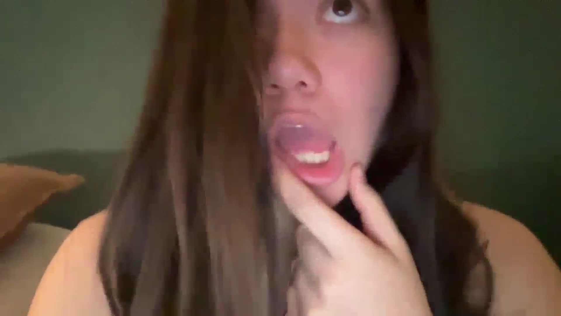 Gallery image thumbnail from imava's myfreecams stream on, 04/02/2024, 23:38 image 11 of 20