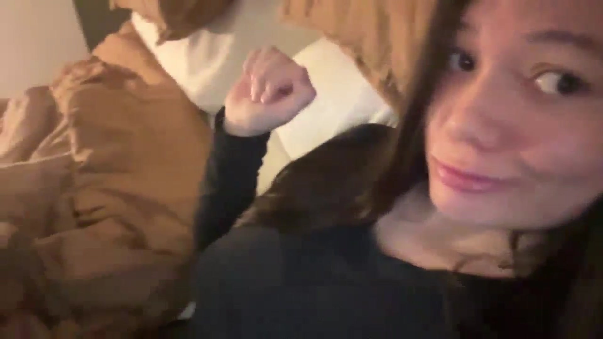 Gallery image thumbnail from imava's myfreecams stream on, 04/03/2024, 09:08 image 4 of 20