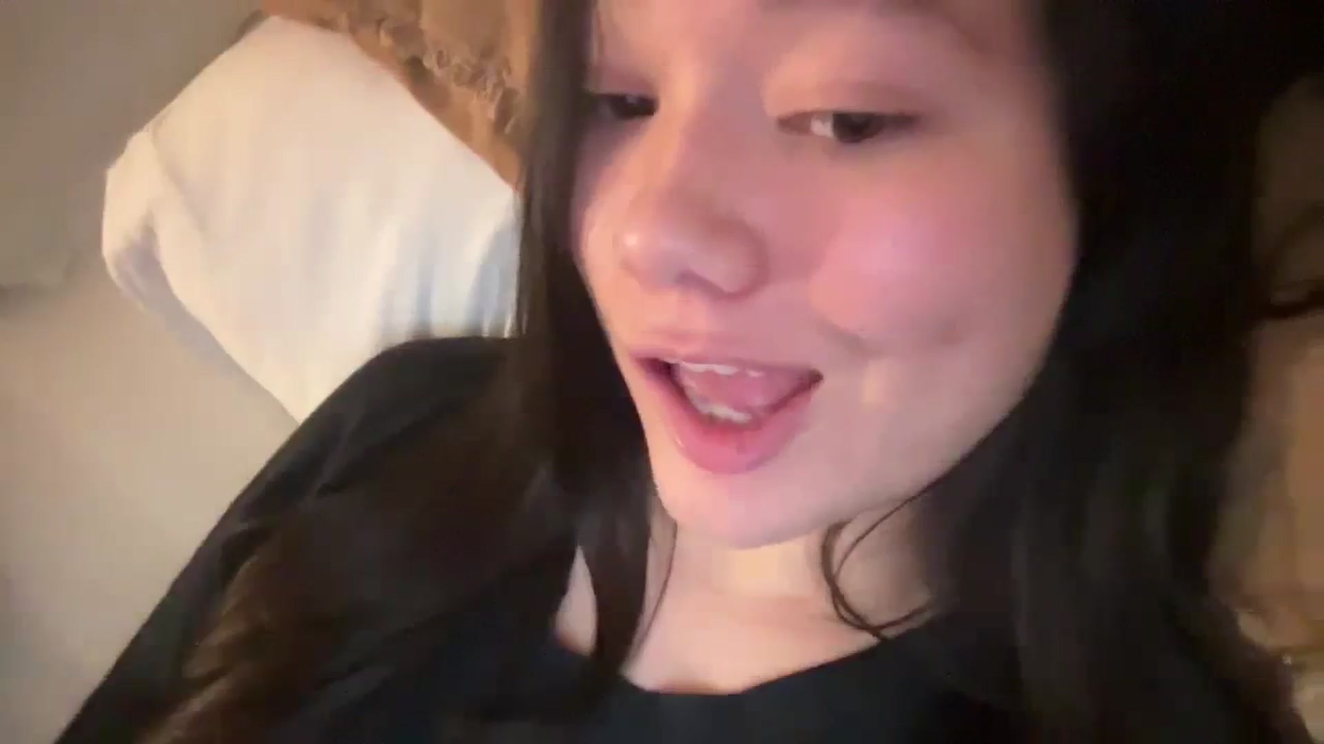 Gallery image thumbnail from imava's myfreecams stream on, 04/03/2024, 09:08 image 9 of 20