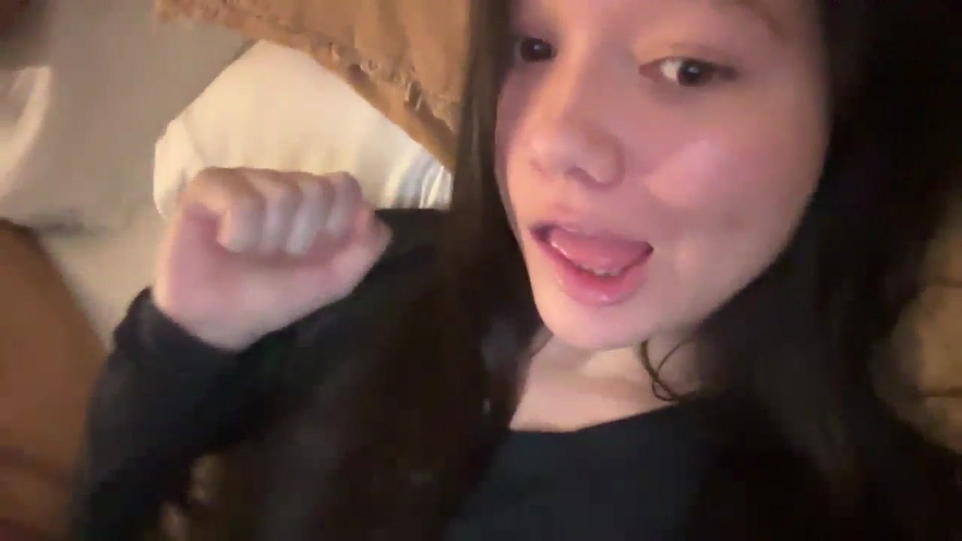 Gallery image thumbnail from imava's myfreecams stream on, 04/03/2024, 09:08 image 6 of 20
