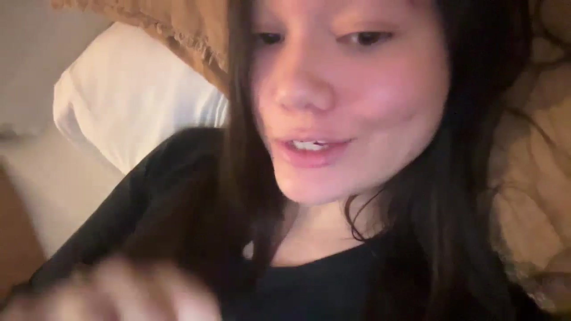 Gallery image thumbnail from imava's myfreecams stream on, 04/03/2024, 09:08 image 7 of 20