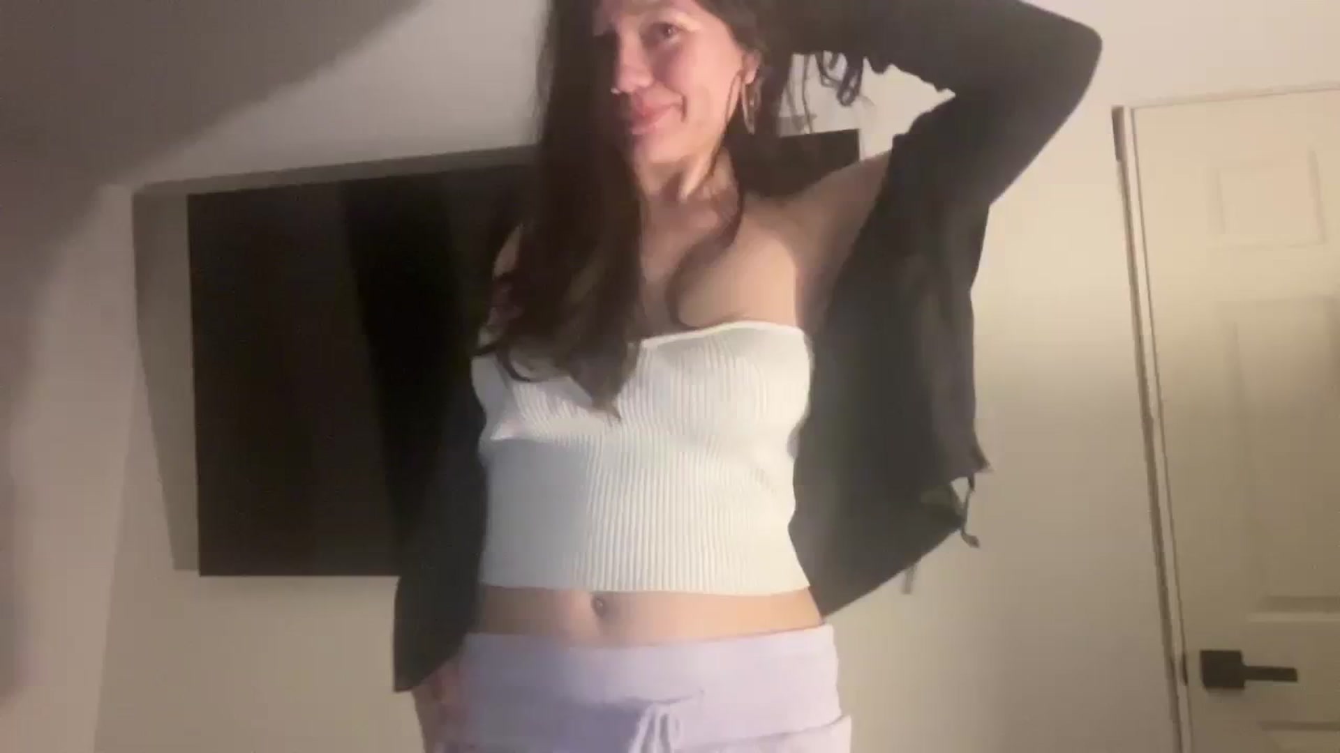 Gallery image thumbnail from imava's myfreecams stream on, 04/04/2024, 06:48 image 1 of 20
