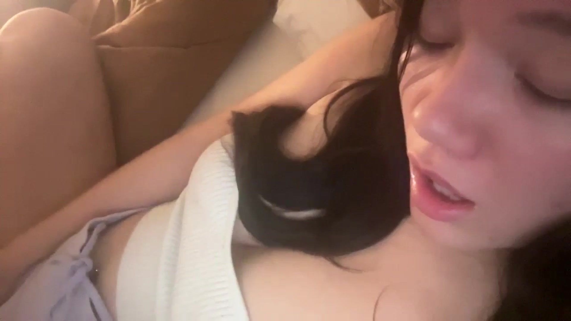 Gallery image thumbnail from imava's myfreecams stream on, 04/04/2024, 08:59 image 10 of 20