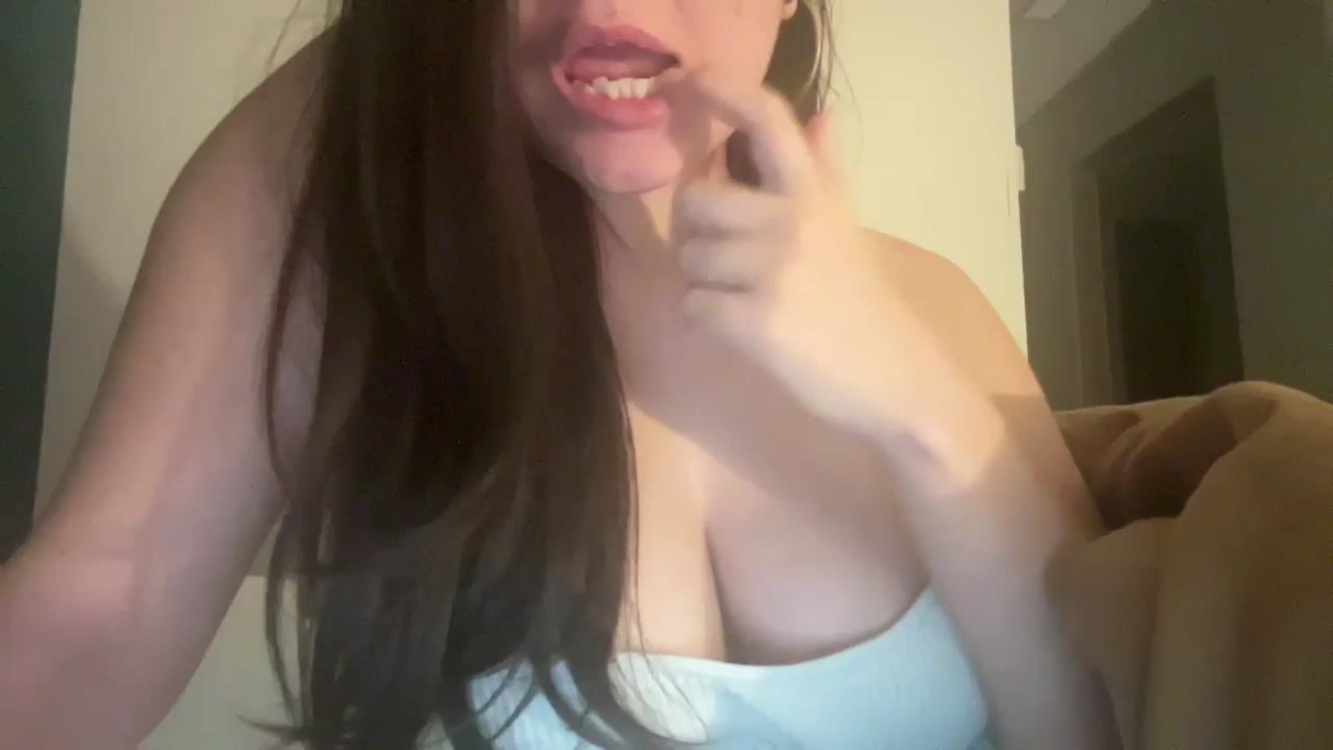 Gallery image thumbnail from imava's myfreecams stream on, 04/04/2024, 10:32 image 1 of 20