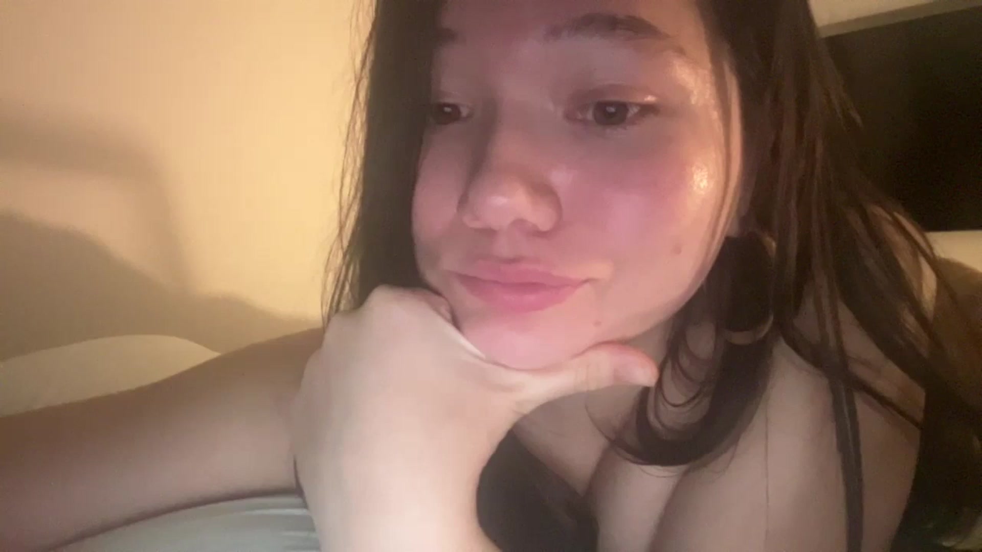Gallery image thumbnail from imava's myfreecams stream on, 04/04/2024, 10:32 image 10 of 20