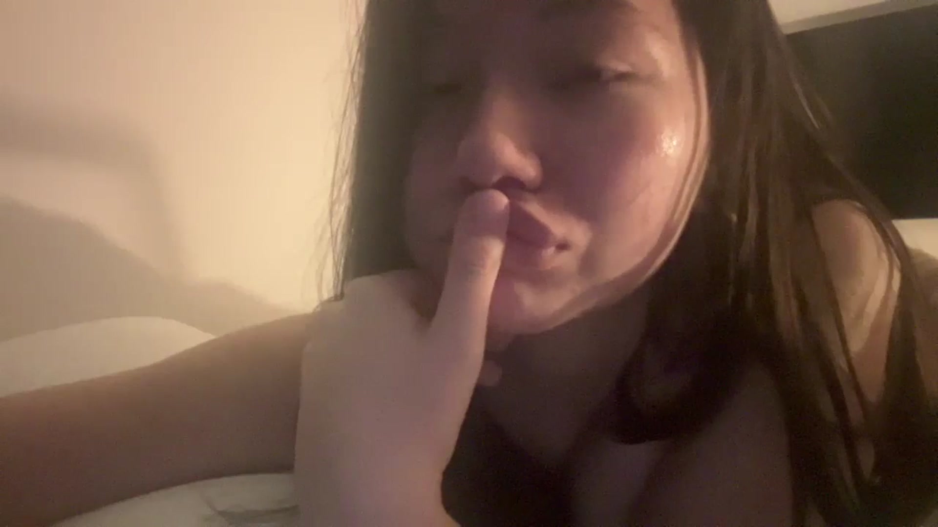 Gallery image thumbnail from imava's myfreecams stream on, 04/04/2024, 10:32 image 11 of 20