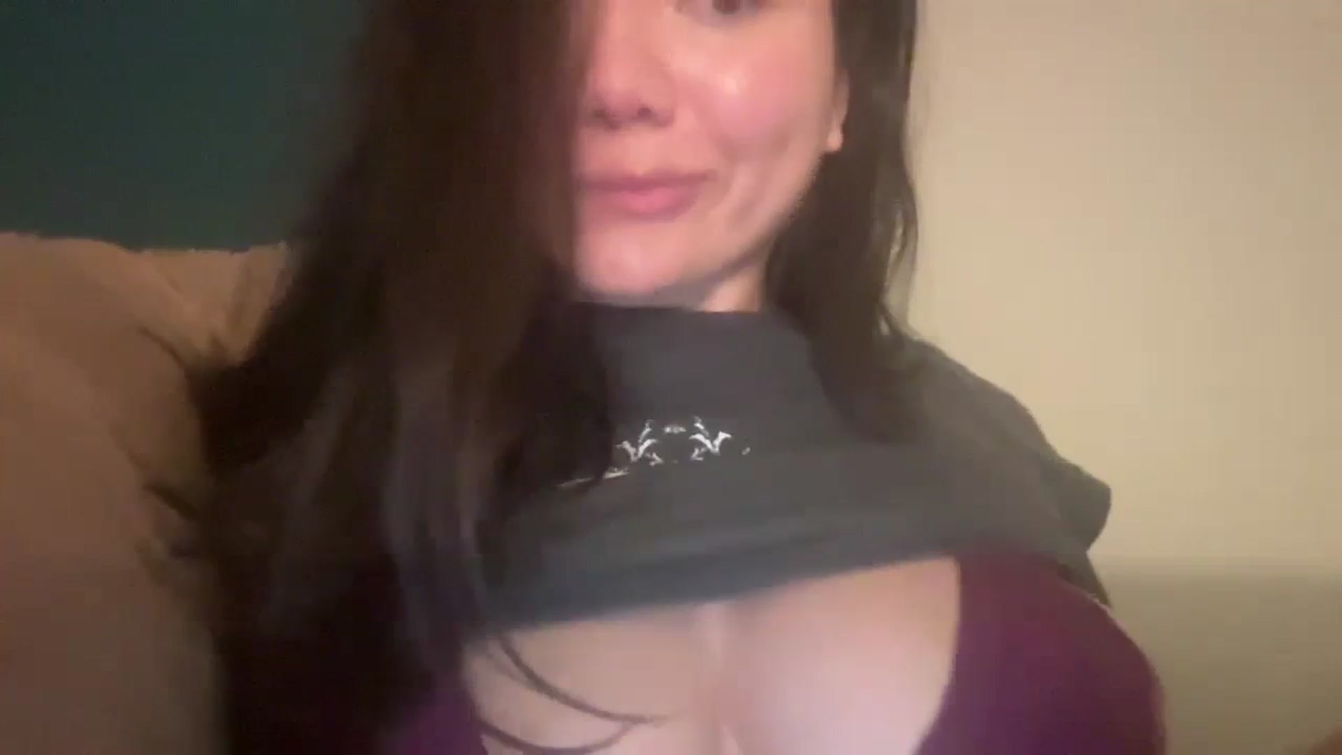 Gallery image thumbnail from imava's myfreecams stream on, 04/05/2024, 10:17 image 4 of 20