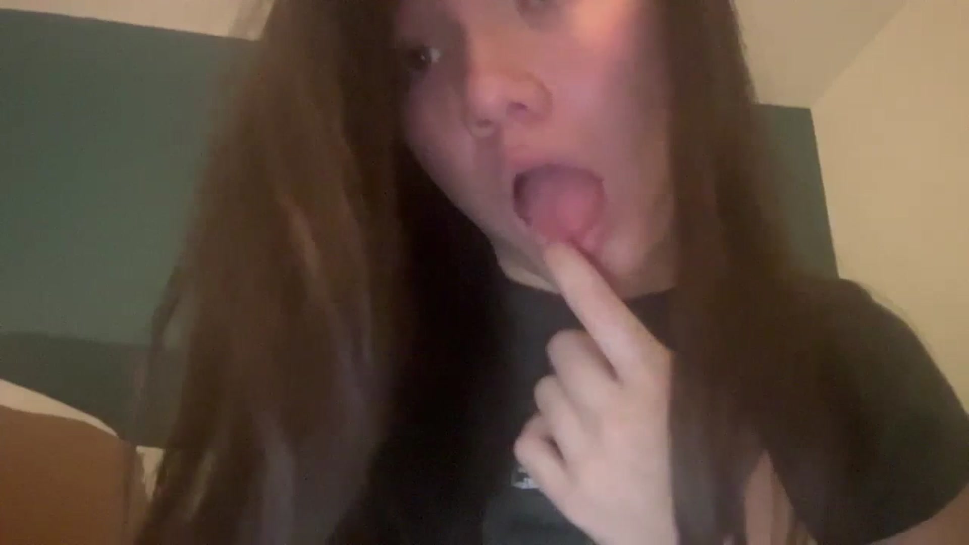 Gallery image thumbnail from imava's myfreecams stream on, 04/05/2024, 10:17 image 15 of 20