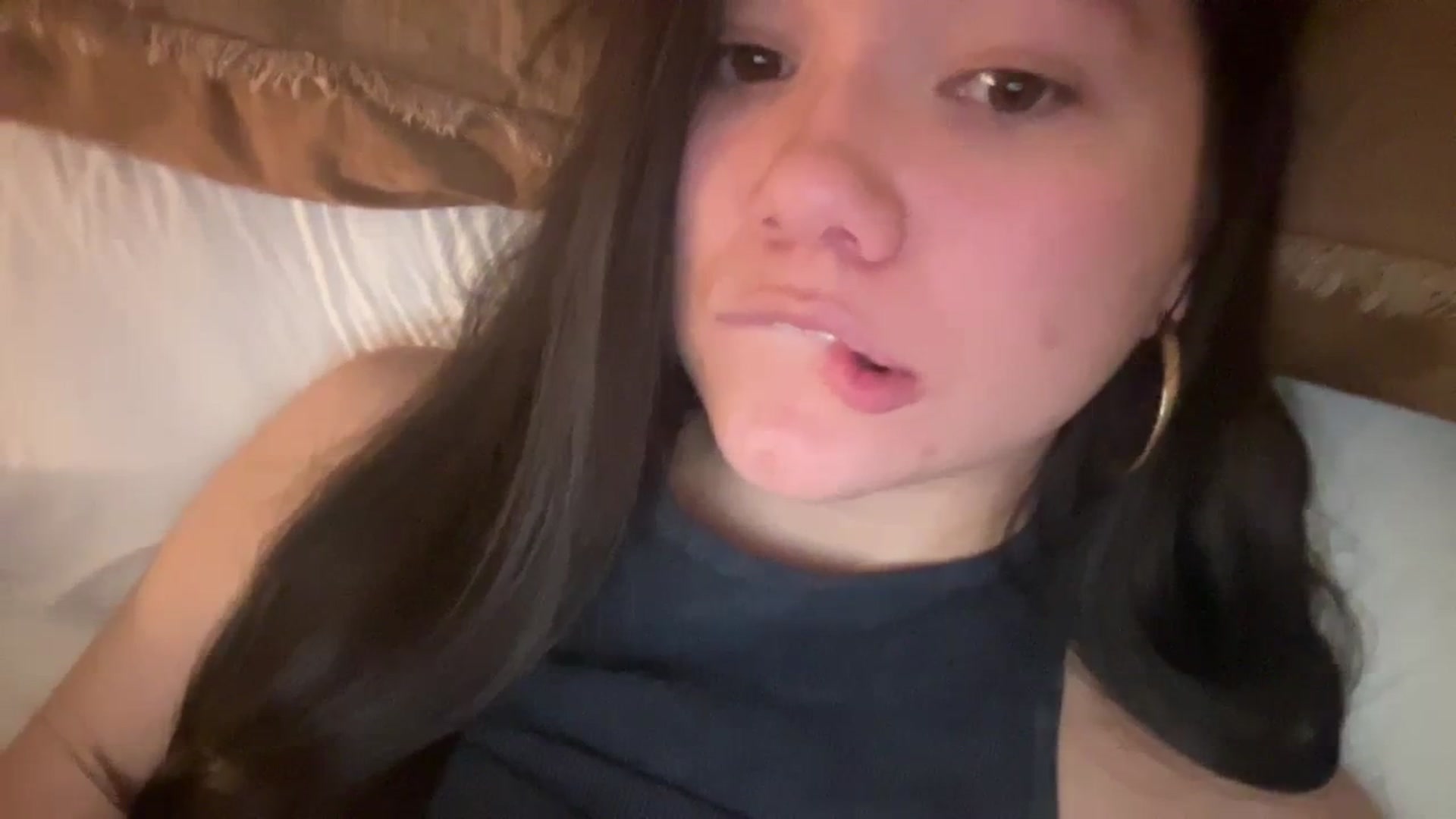 Gallery image thumbnail from imava's myfreecams stream on, 04/06/2024, 10:27 image 11 of 20