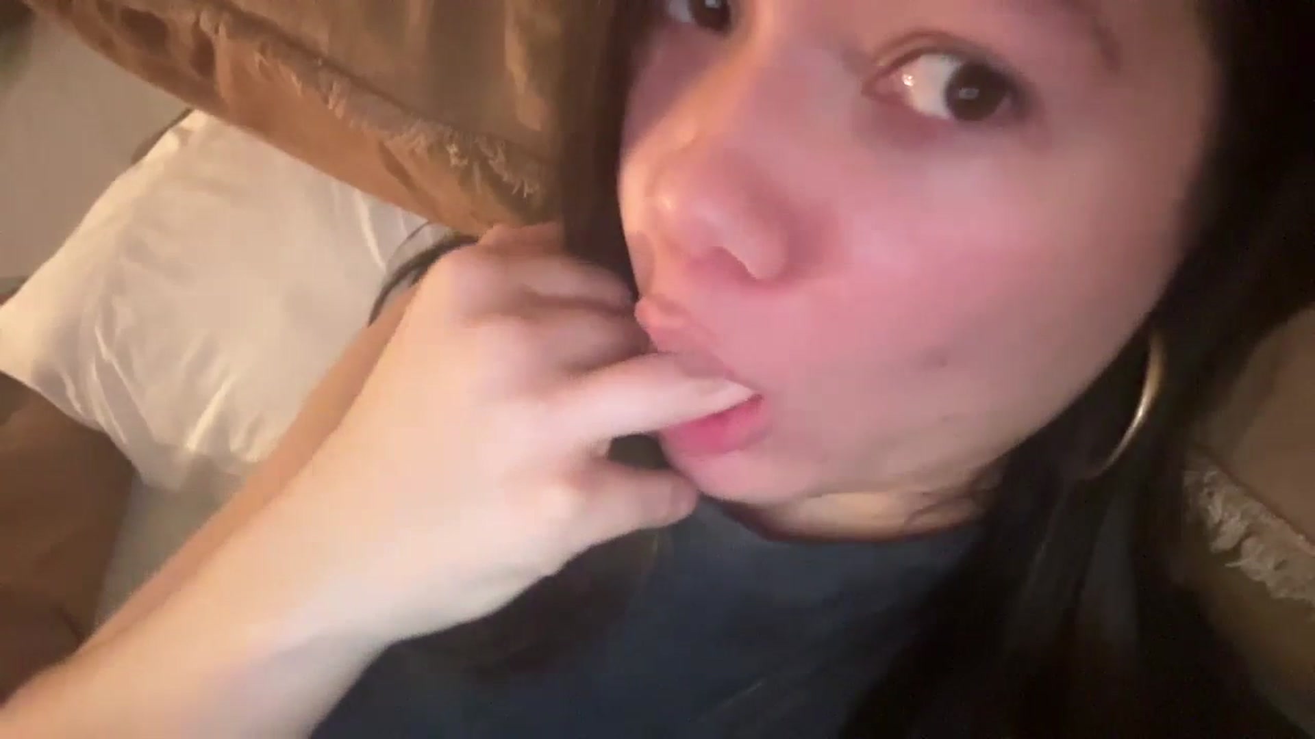 Gallery image thumbnail from imava's myfreecams stream on, 04/06/2024, 10:27 image 7 of 20