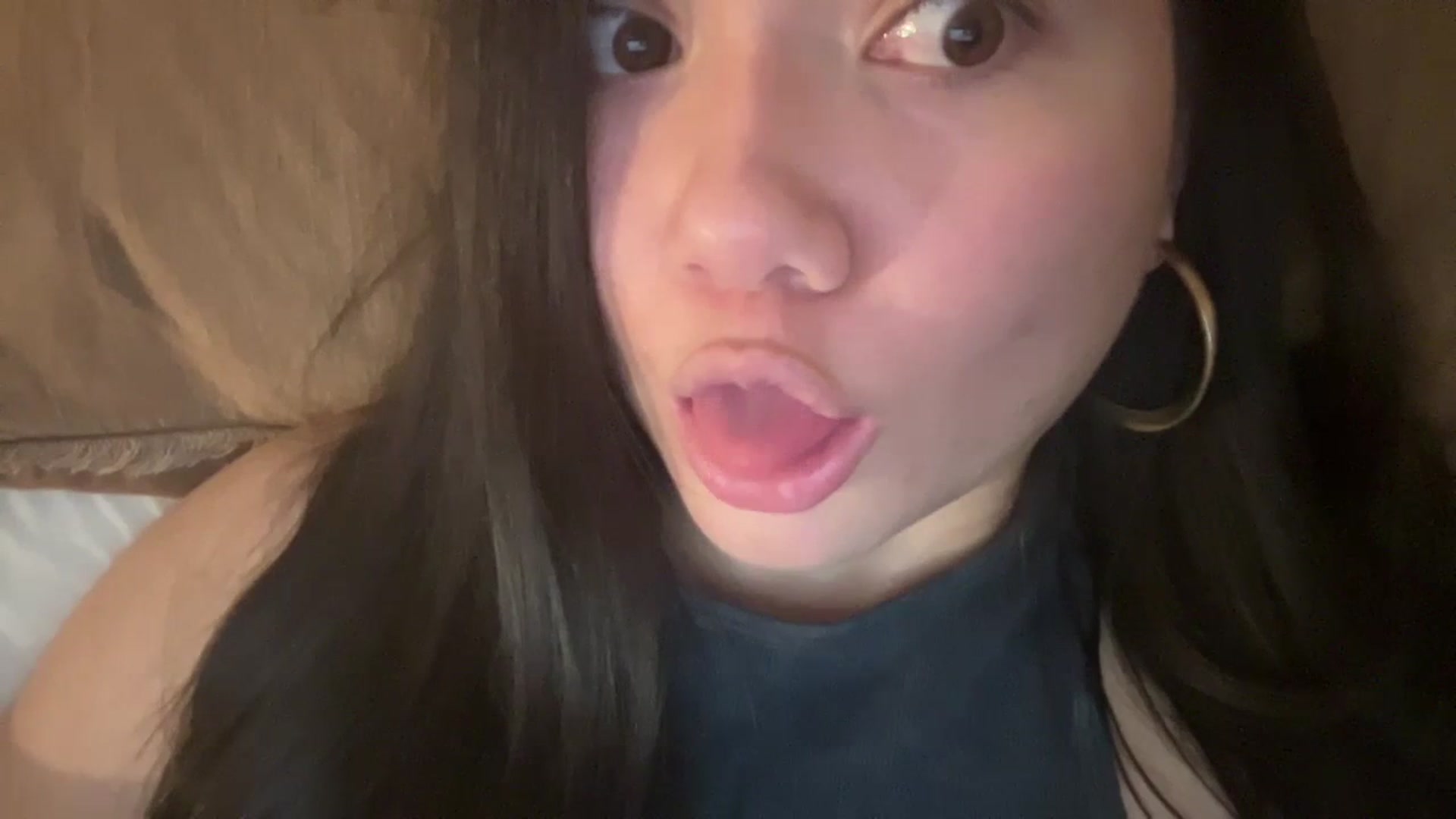 Gallery image thumbnail from imava's myfreecams stream on, 04/06/2024, 10:27 image 18 of 20
