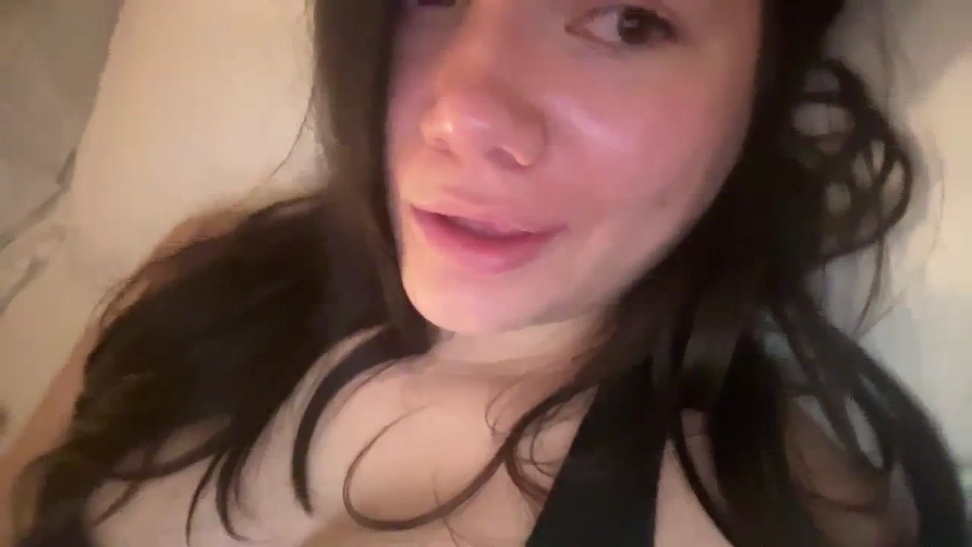 Gallery image thumbnail from imava's myfreecams stream on, 04/07/2024, 09:25 image 5 of 20