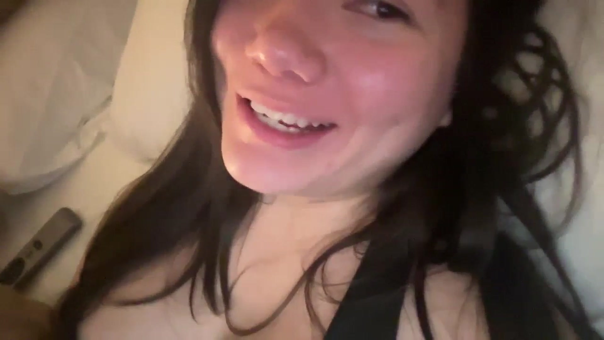 Gallery image thumbnail from imava's myfreecams stream on, 04/07/2024, 09:25 image 6 of 20