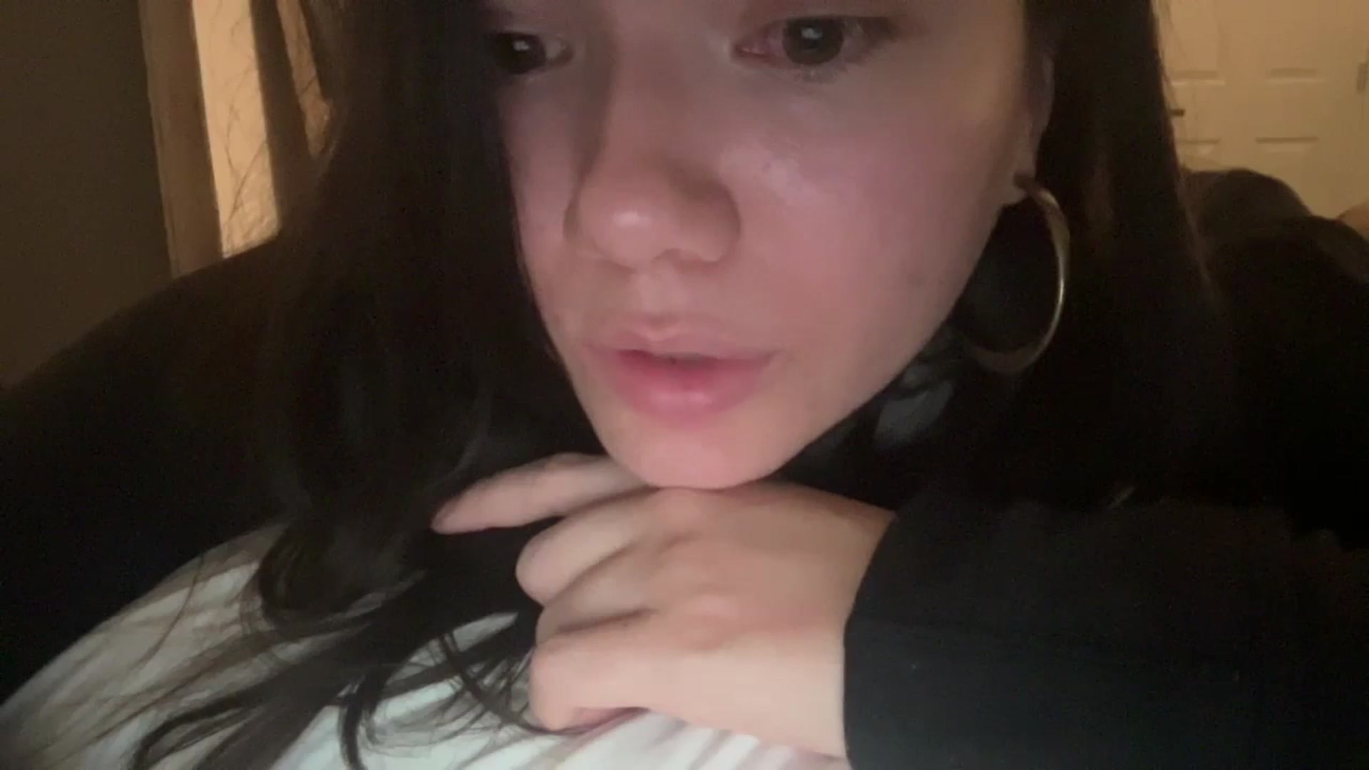 Gallery image thumbnail from imava's myfreecams stream on, 04/08/2024, 10:21 image 8 of 20