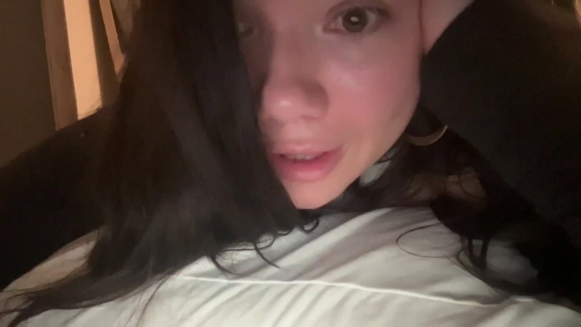 Gallery image thumbnail from imava's myfreecams stream on, 04/08/2024, 10:21 image 18 of 20