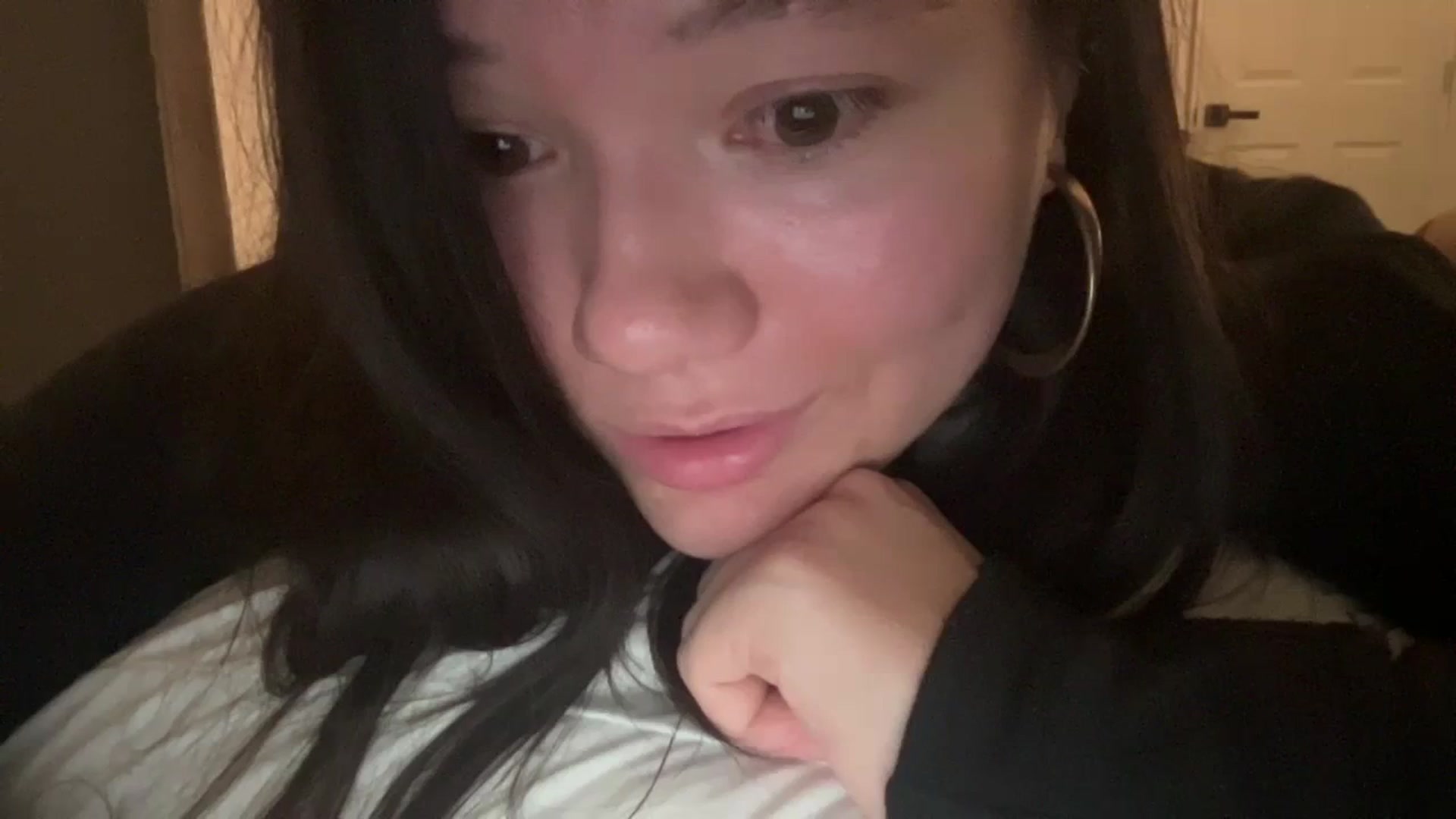 Gallery image thumbnail from imava's myfreecams stream on, 04/08/2024, 10:21 image 10 of 20