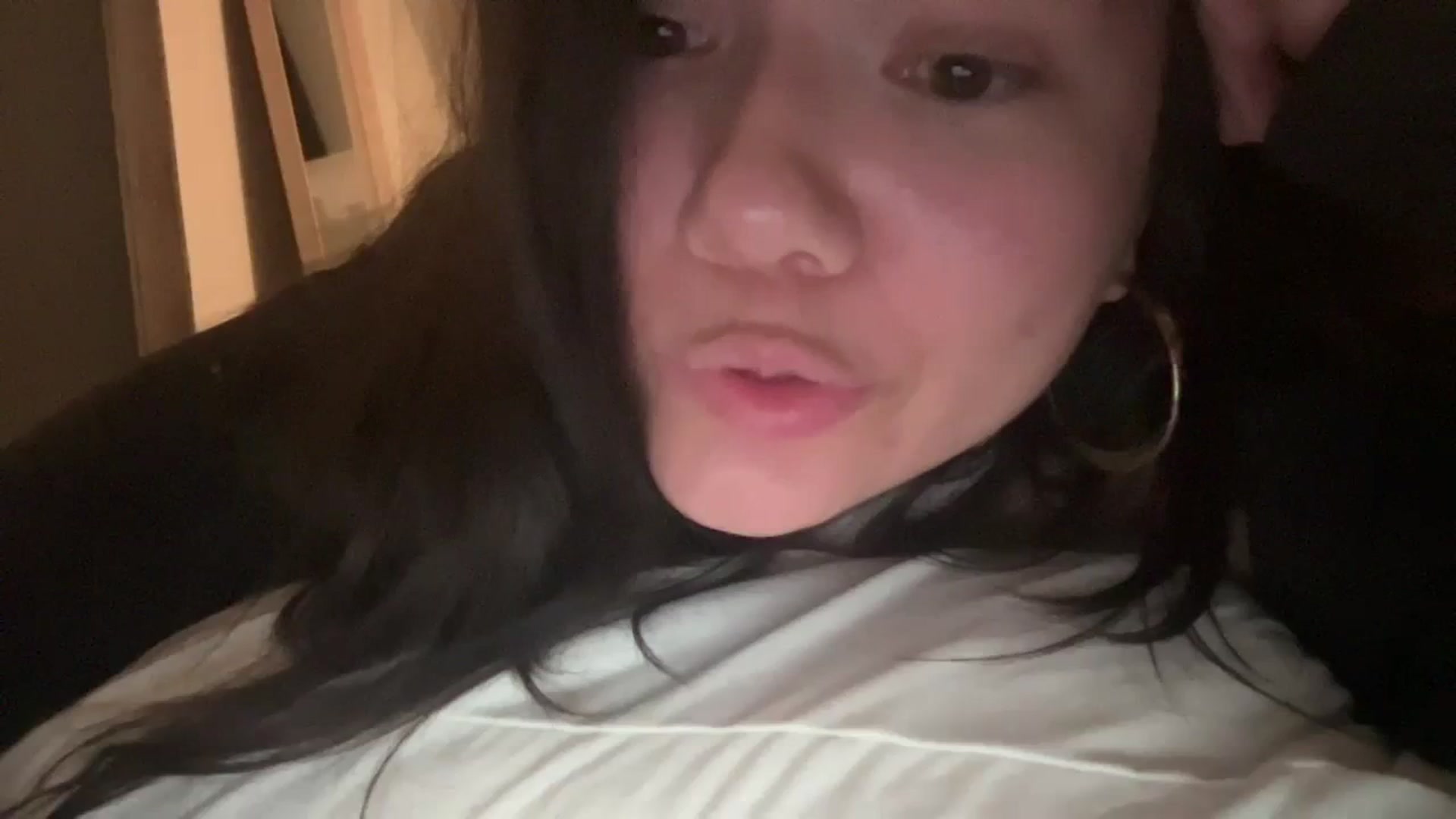 Gallery image thumbnail from imava's myfreecams stream on, 04/08/2024, 10:21 image 19 of 20