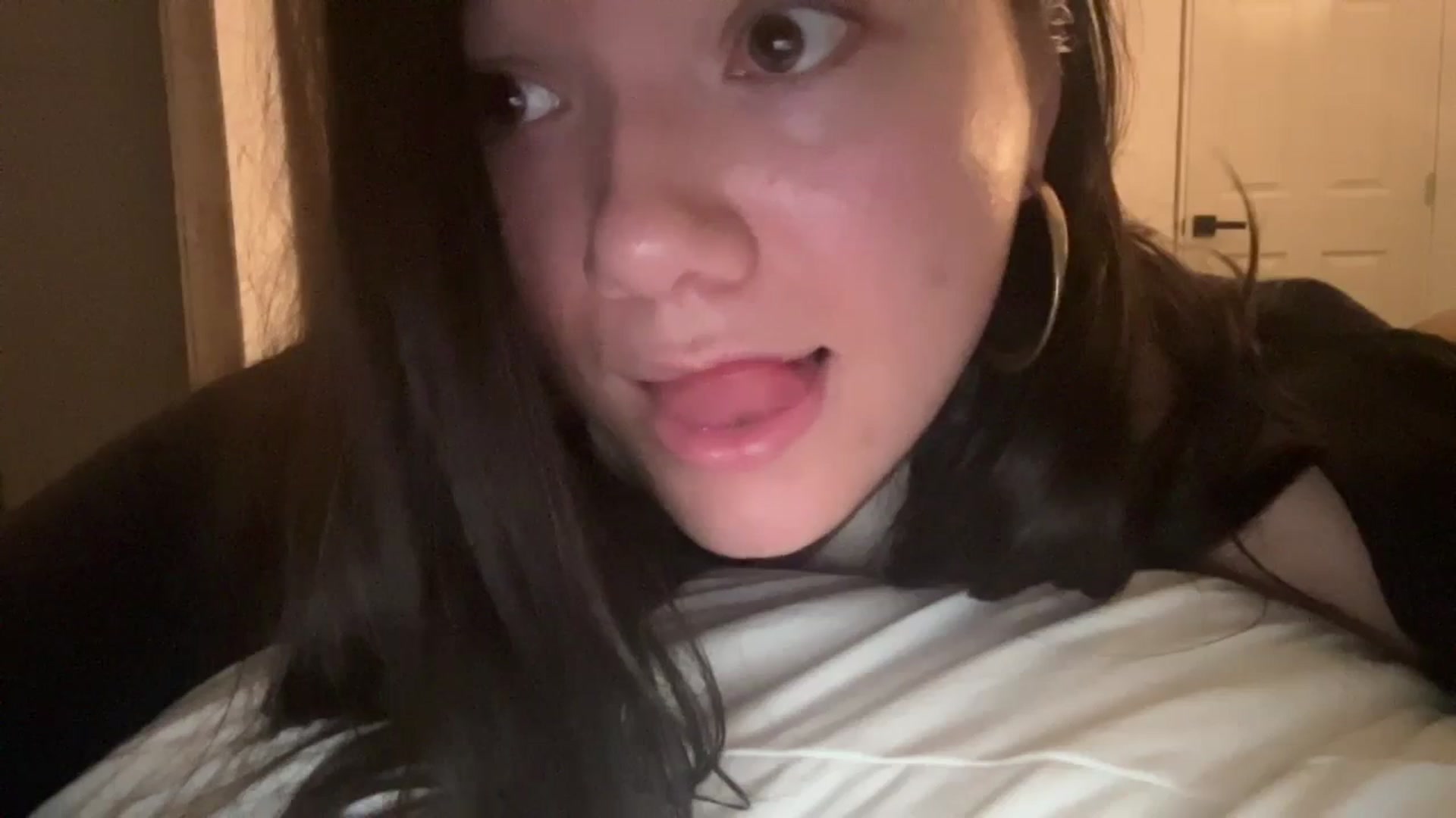 Gallery image thumbnail from imava's myfreecams stream on, 04/08/2024, 10:21 image 4 of 20
