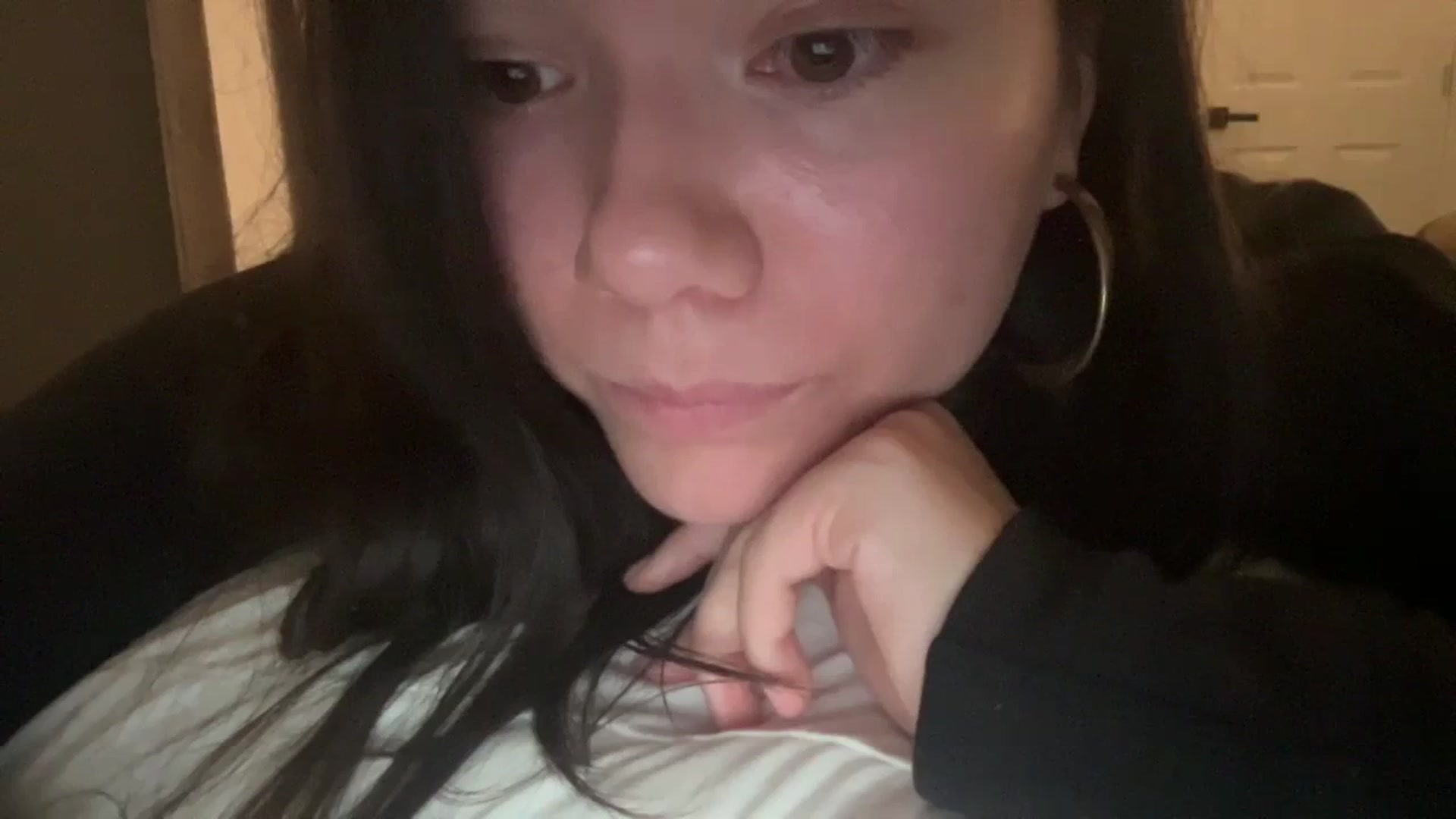 Gallery image thumbnail from imava's myfreecams stream on, 04/08/2024, 10:21 image 9 of 20