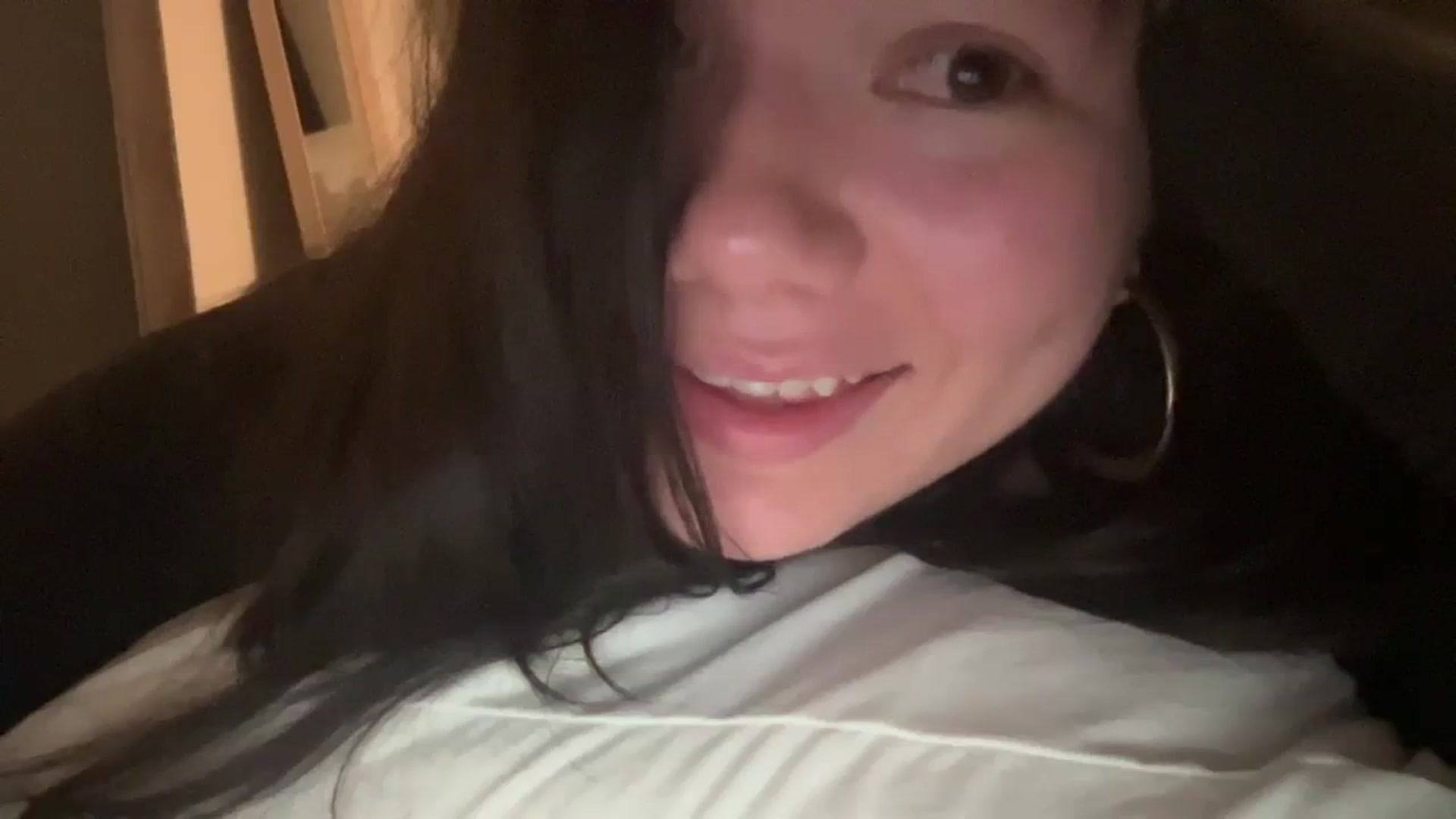 Gallery image thumbnail from imava's myfreecams stream on, 04/08/2024, 10:21 image 16 of 20