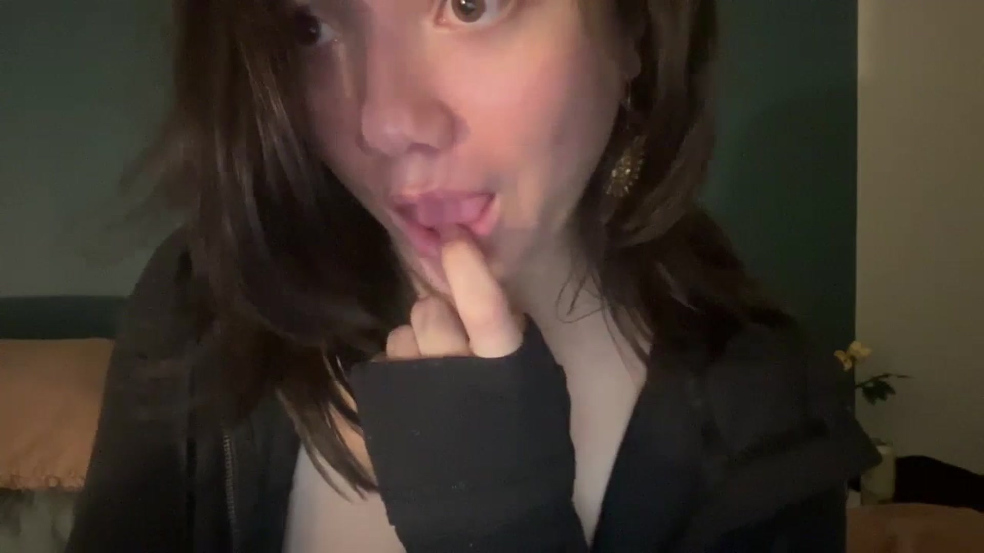 Gallery image thumbnail from imava's myfreecams stream on, 04/12/2024, 08:20 image 17 of 20