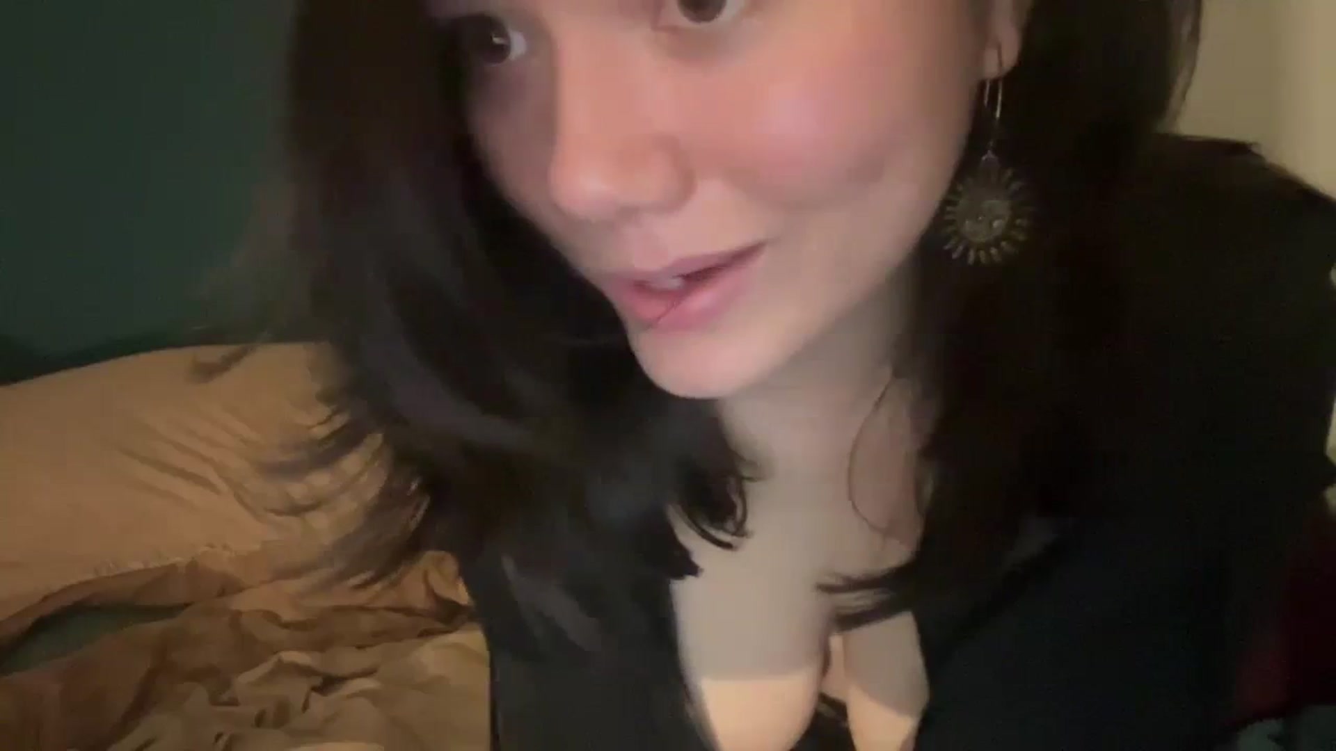 Gallery image thumbnail from imava's myfreecams stream on, 04/12/2024, 08:20 image 13 of 20