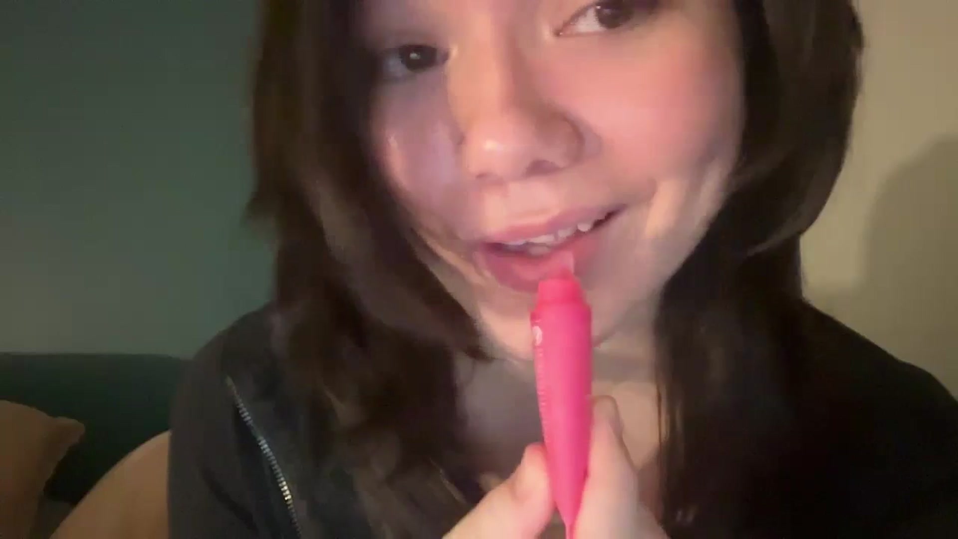 Gallery image thumbnail from imava's myfreecams stream on, 04/12/2024, 09:22 image 19 of 20