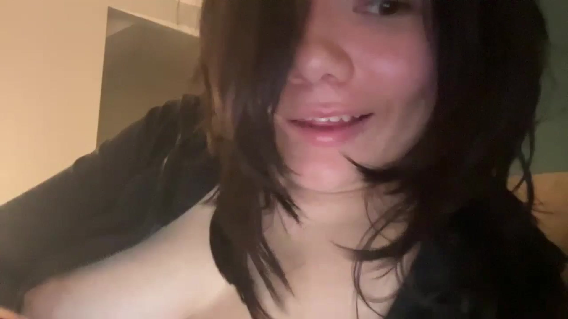Gallery image thumbnail from imava's myfreecams stream on, 04/12/2024, 09:22 image 13 of 20