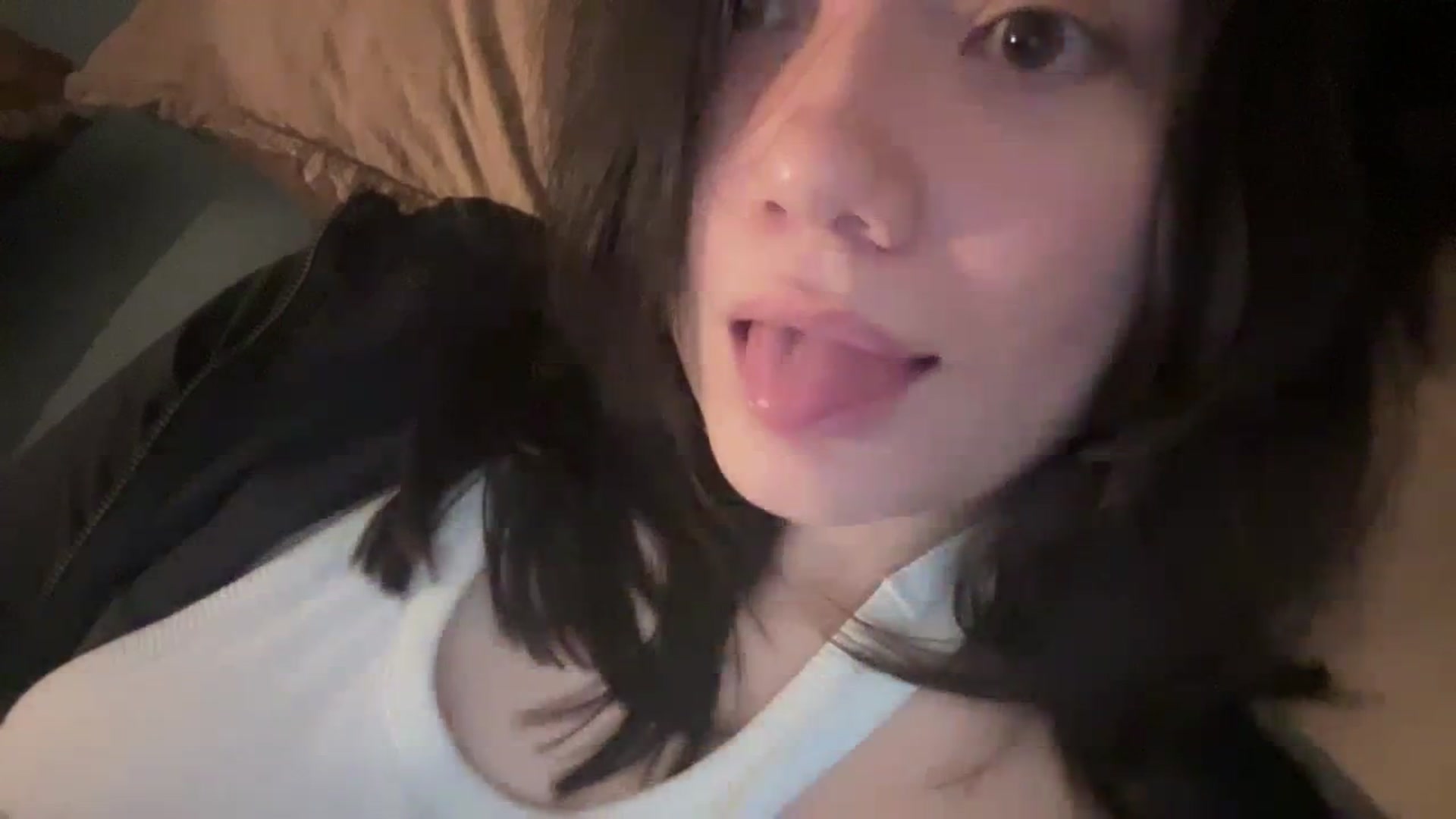 Gallery image thumbnail from imava's myfreecams stream on, 04/14/2024, 08:54 image 15 of 20