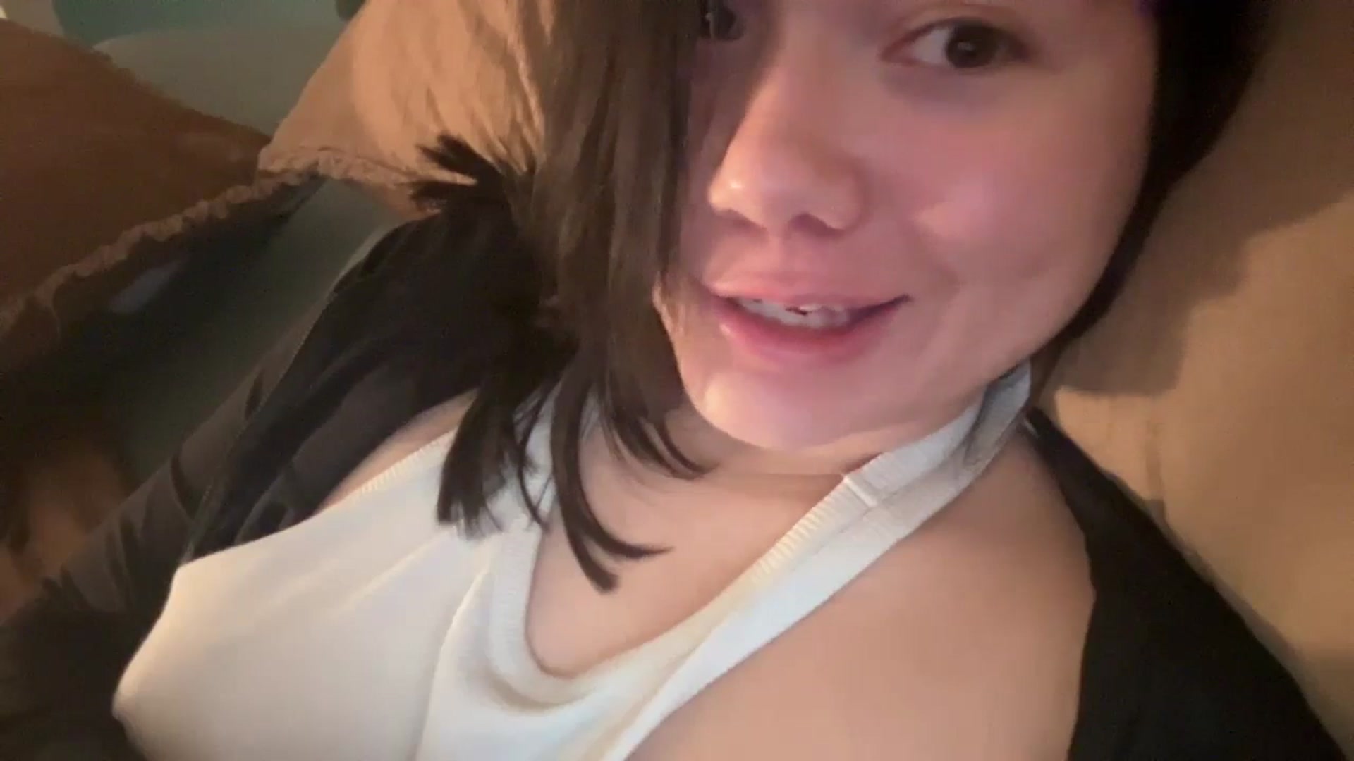 Gallery image thumbnail from imava's myfreecams stream on, 04/14/2024, 08:54 image 13 of 20