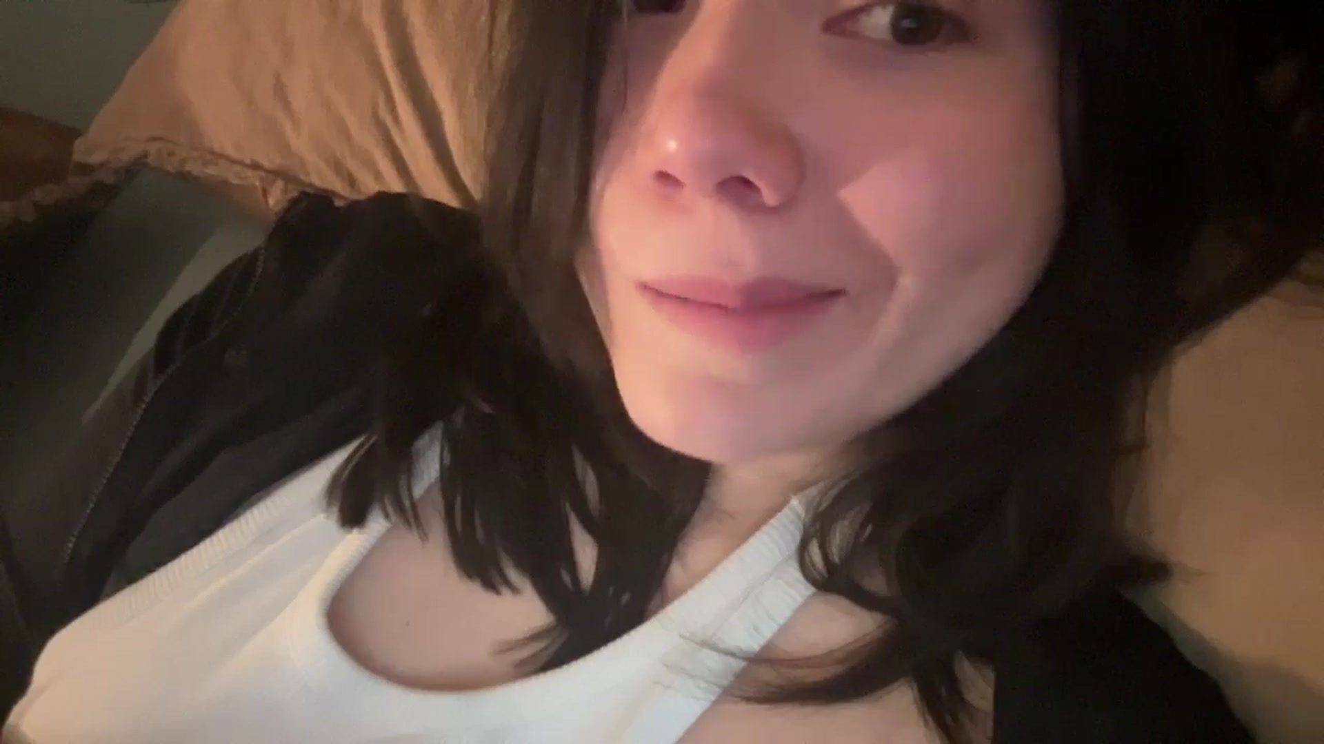 Gallery image thumbnail from imava's myfreecams stream on, 04/14/2024, 08:54 image 16 of 20