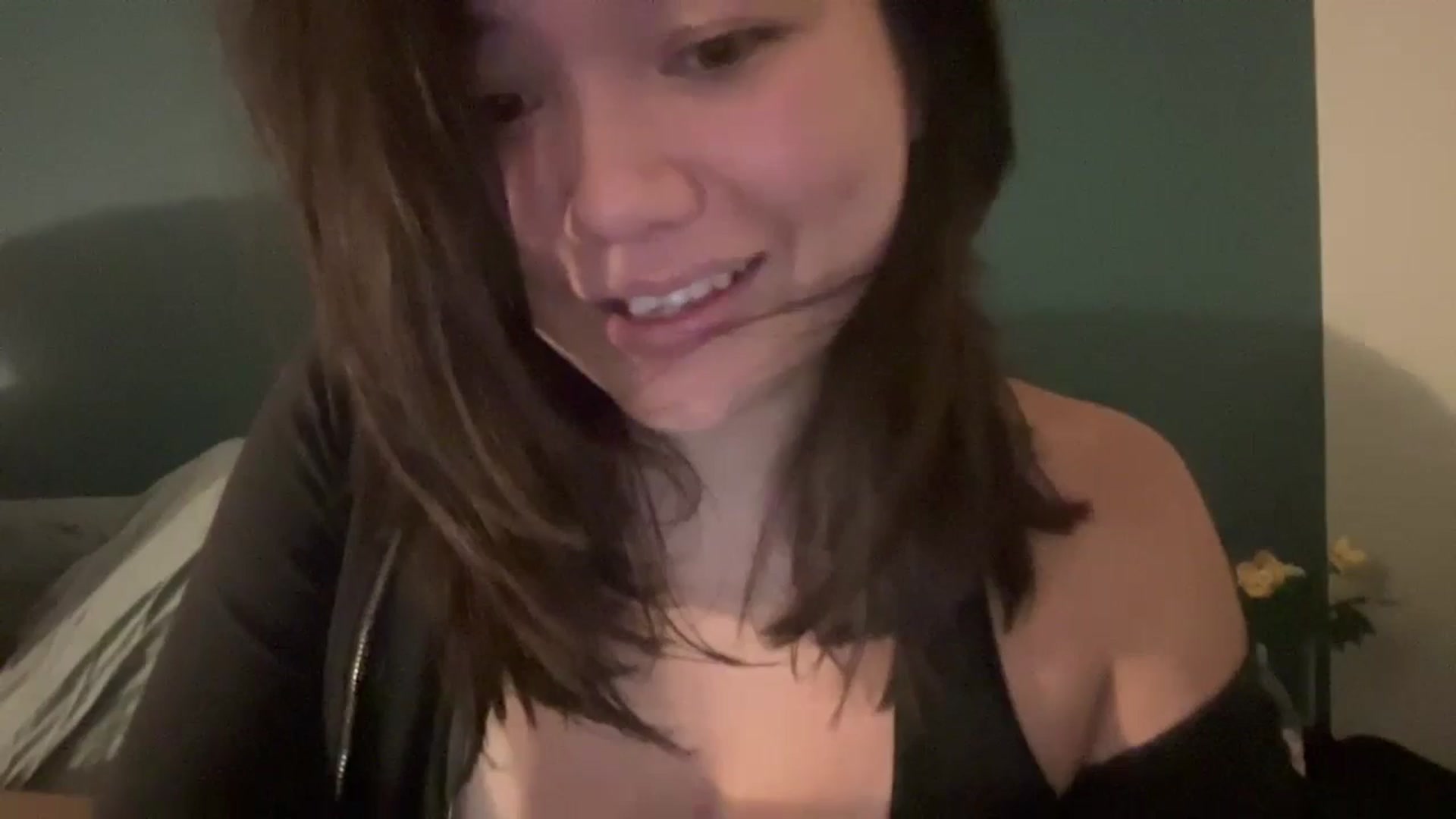 Gallery image thumbnail from imava's myfreecams stream on, 04/24/2024, 22:12 image 5 of 20