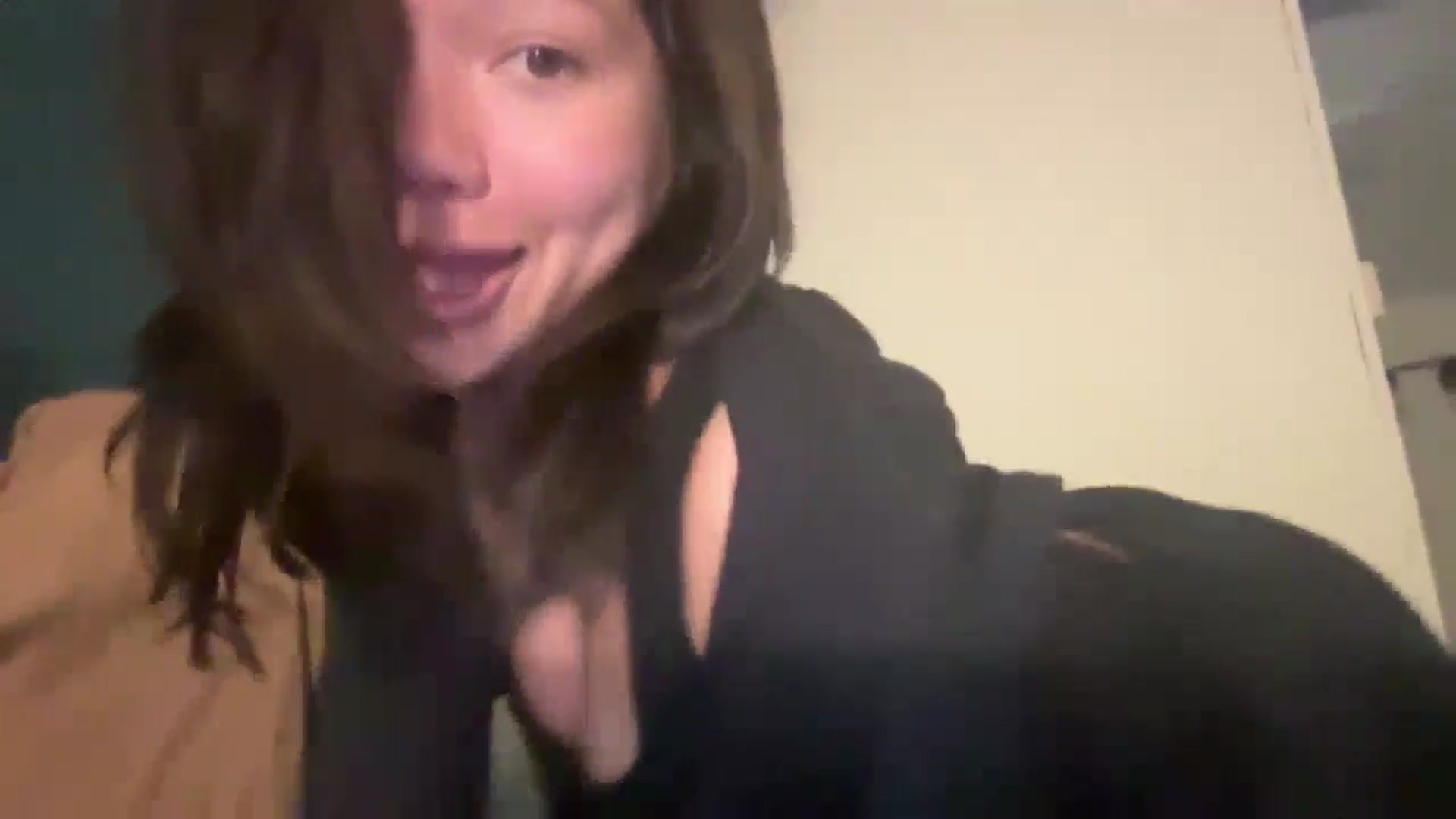 Gallery image thumbnail from imava's myfreecams stream on, 04/24/2024, 22:12 image 20 of 20