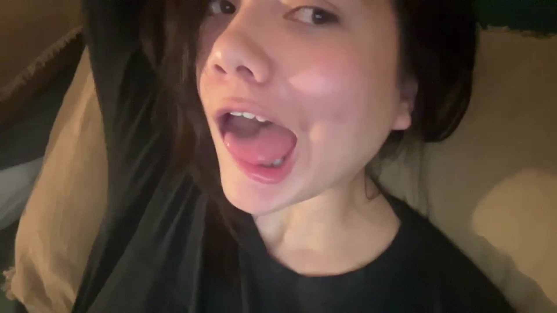 Gallery image thumbnail from imava's myfreecams stream on, 04/25/2024, 07:32 image 19 of 20