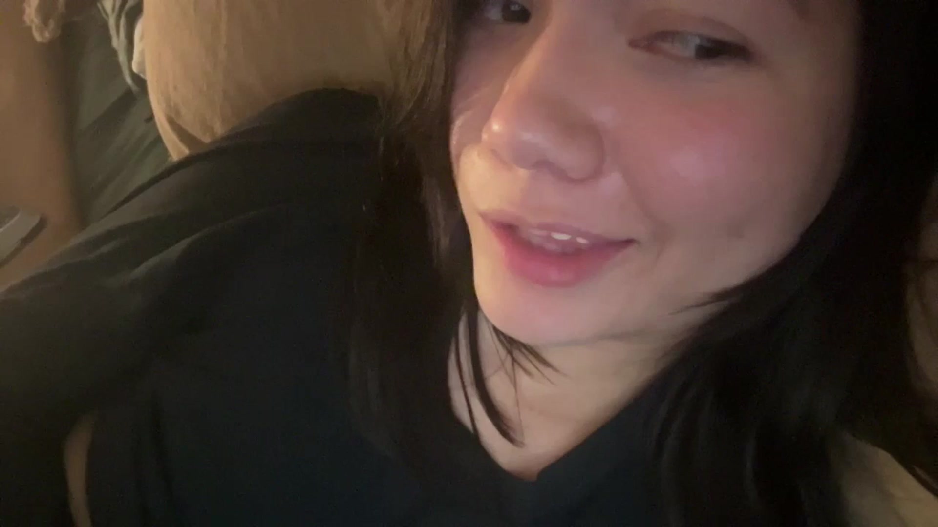 Gallery image thumbnail from imava's myfreecams stream on, 04/25/2024, 07:32 image 12 of 20