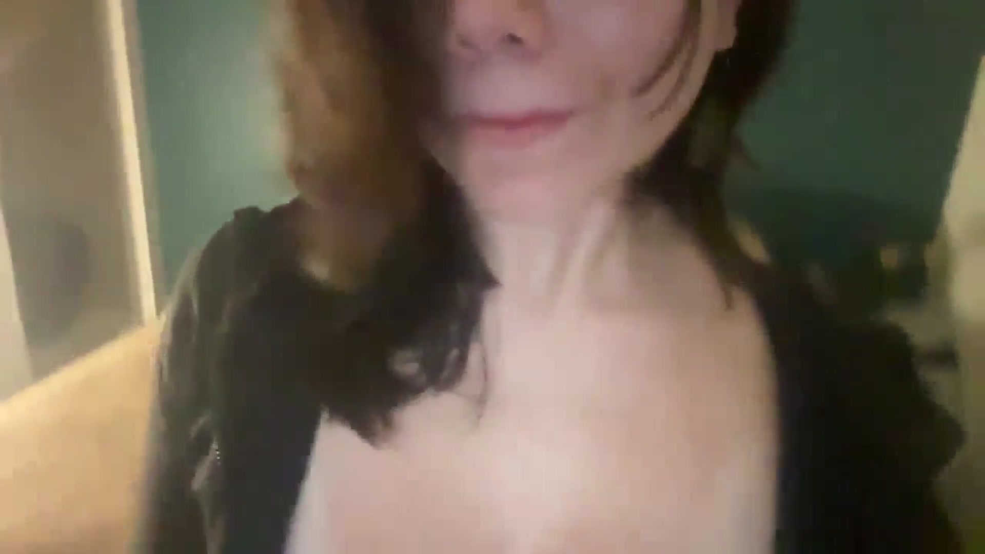 Gallery image thumbnail from imava's myfreecams stream on, 04/26/2024, 19:53 image 11 of 20