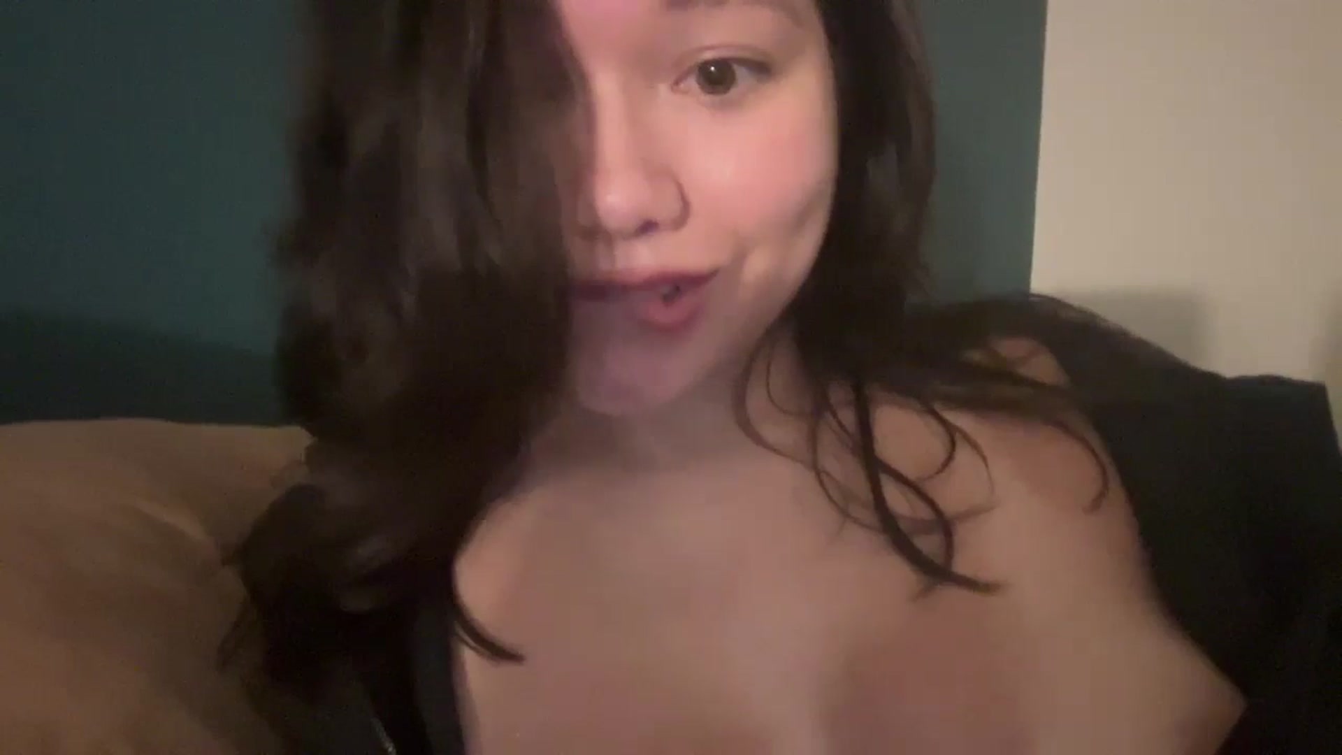 Gallery image thumbnail from imava's myfreecams stream on, 04/26/2024, 19:53 image 17 of 20