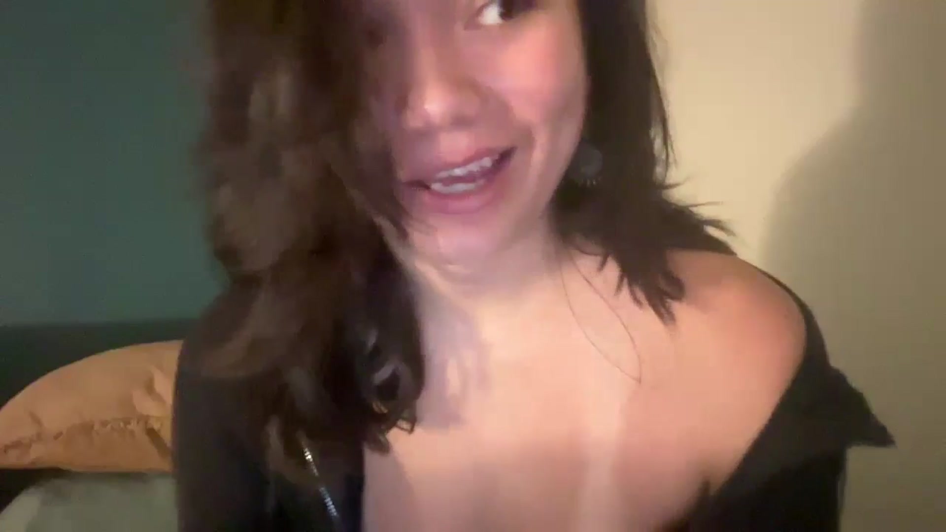 Gallery image thumbnail from imava's myfreecams stream on, 04/26/2024, 19:53 image 3 of 20