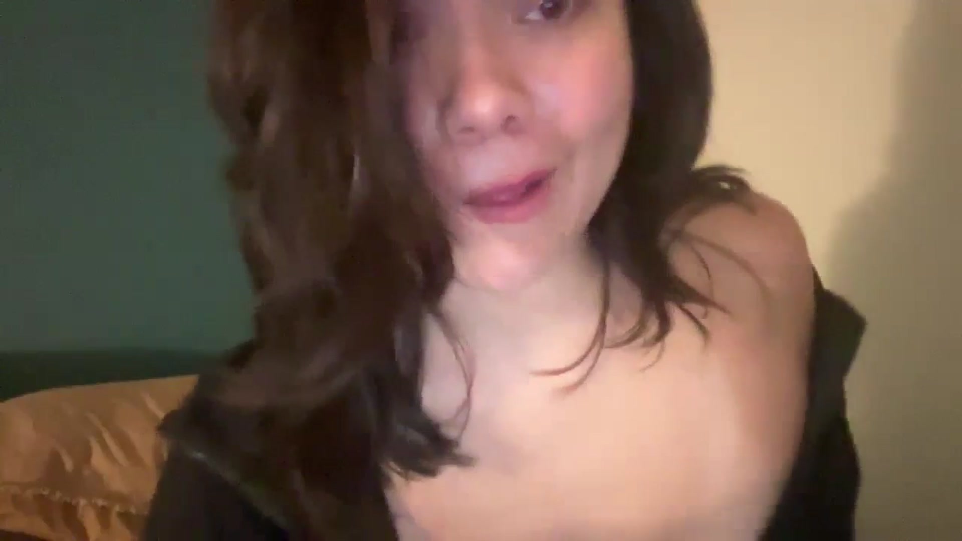 Gallery image thumbnail from imava's myfreecams stream on, 04/26/2024, 19:53 image 20 of 20