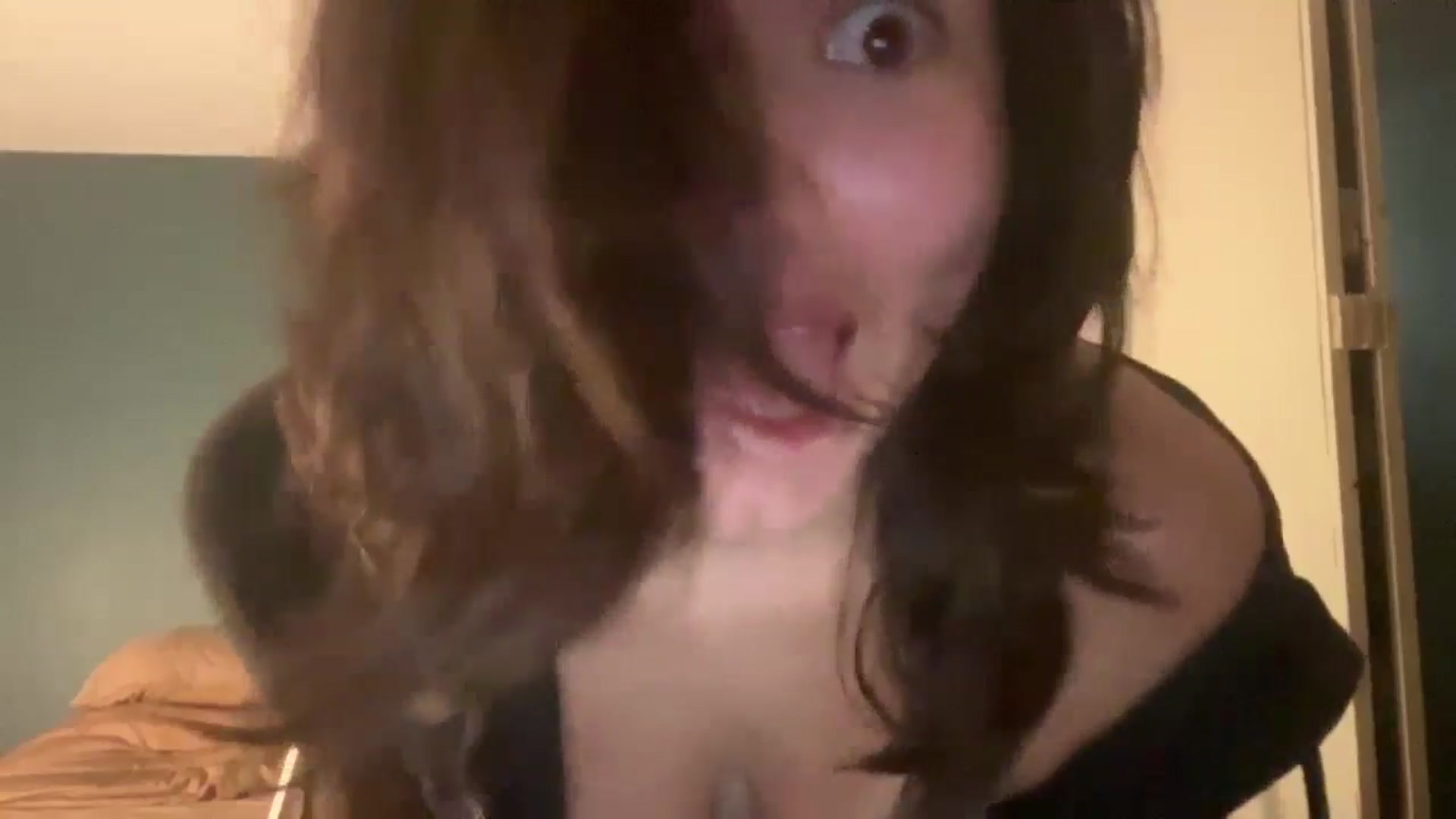 Gallery image thumbnail from imava's myfreecams stream on, 04/26/2024, 19:53 image 8 of 20