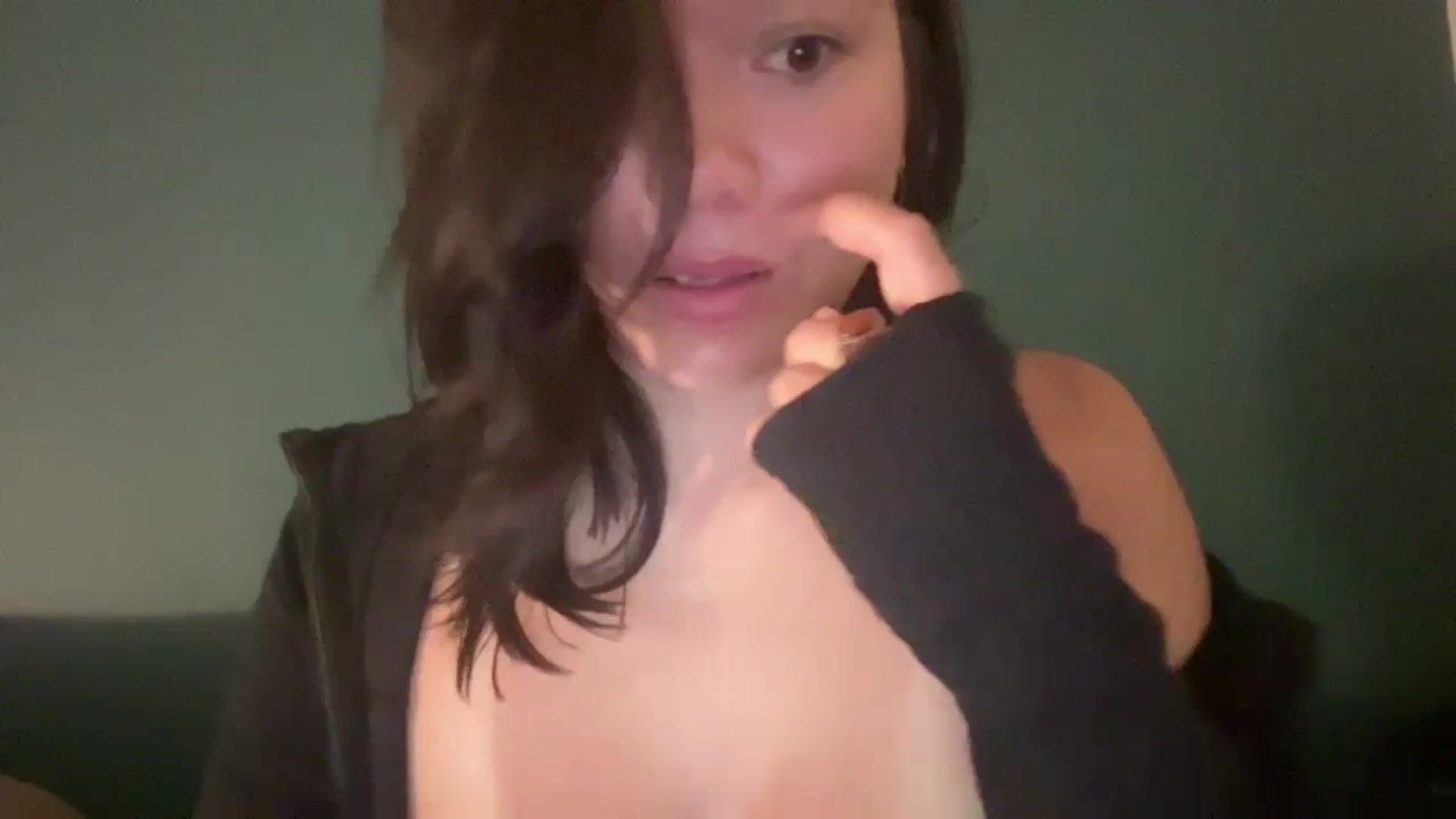 Gallery image thumbnail from imava's myfreecams stream on, 04/26/2024, 23:07 image 3 of 20