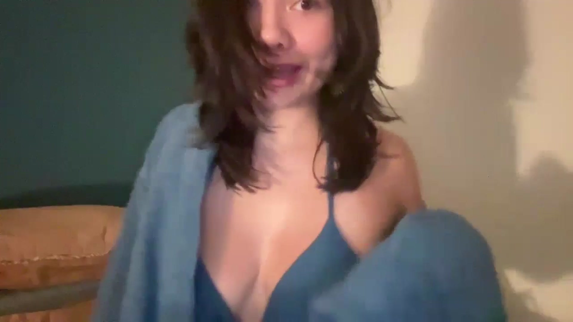 Gallery image thumbnail from imava's myfreecams stream on, 04/27/2024, 18:23 image 11 of 20