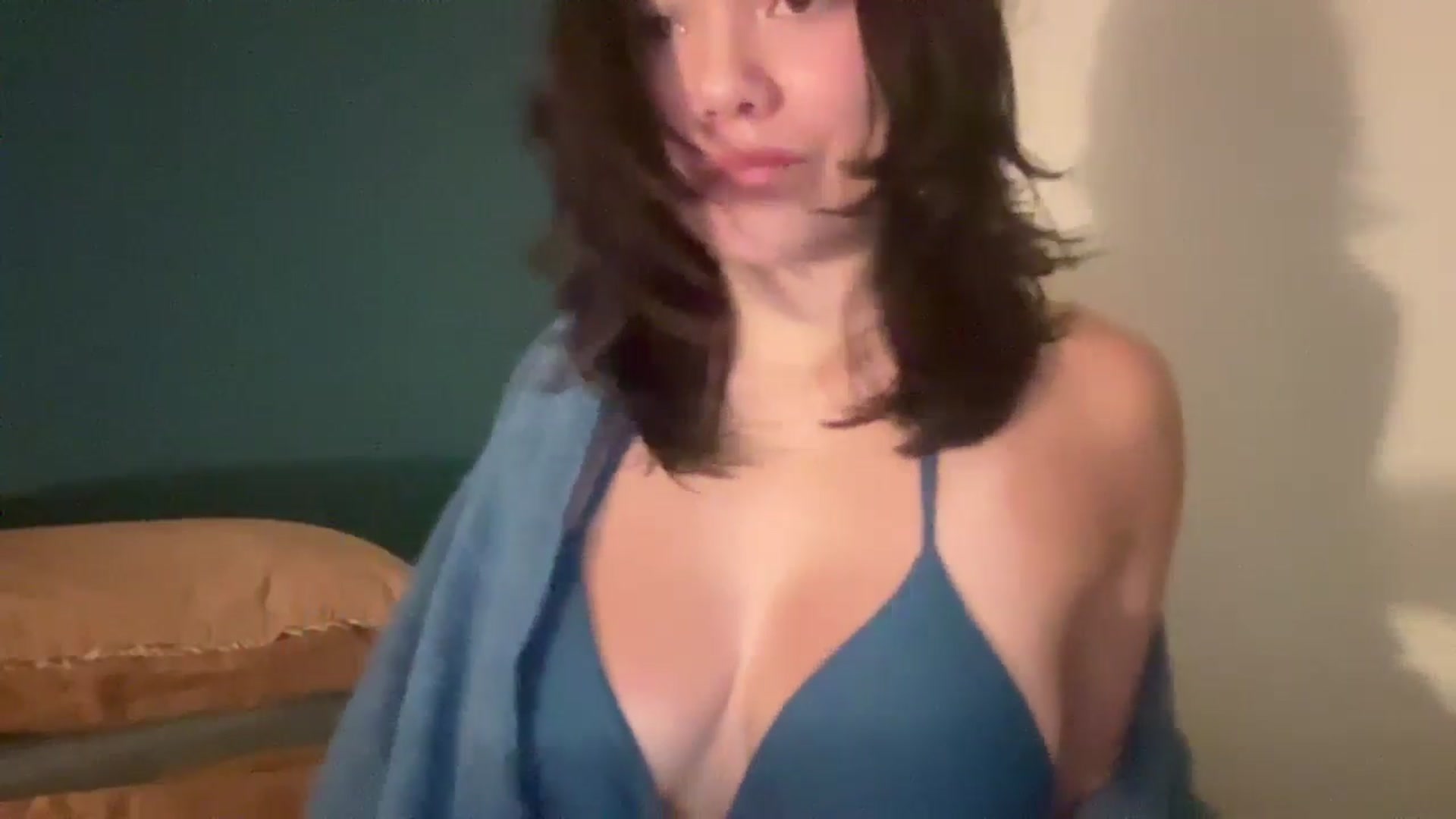 Gallery image thumbnail from imava's myfreecams stream on, 04/27/2024, 18:23 image 12 of 20