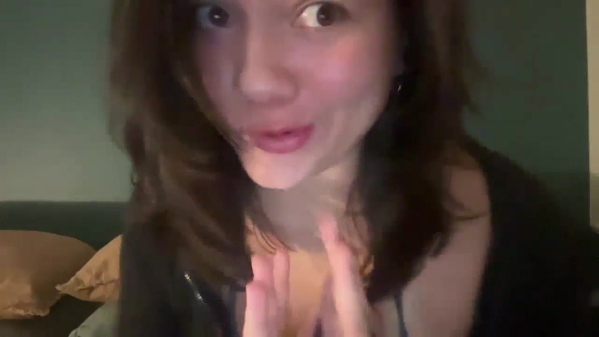 Gallery image thumbnail from imava's myfreecams stream on, 04/27/2024, 19:01 image 8 of 20