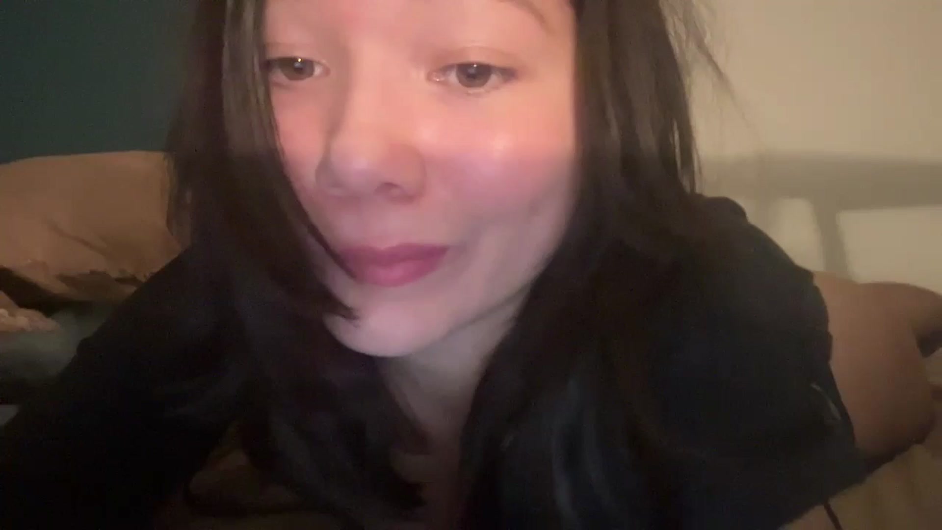 Gallery image thumbnail from imava's myfreecams stream on, 04/27/2024, 19:01 image 19 of 20