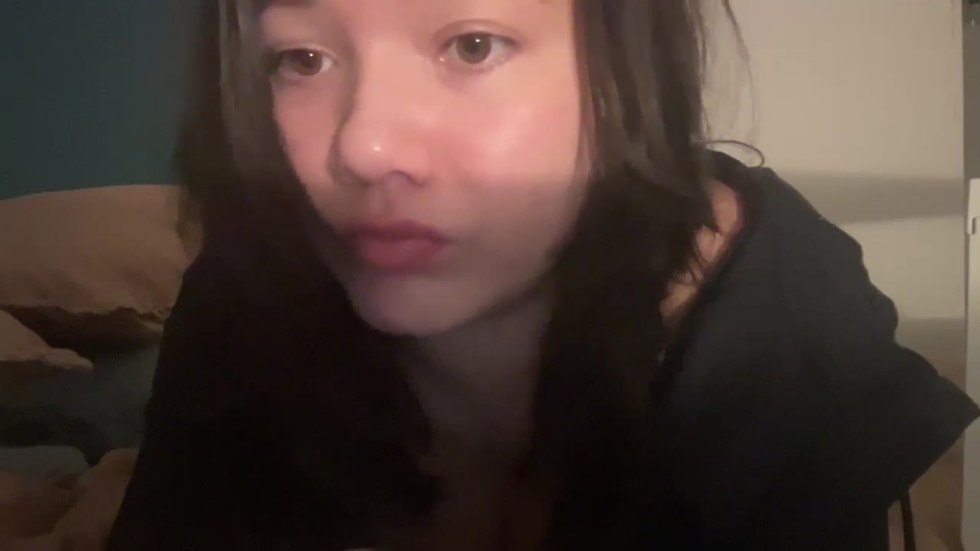 Gallery image thumbnail from imava's myfreecams stream on, 04/27/2024, 19:01 image 15 of 20