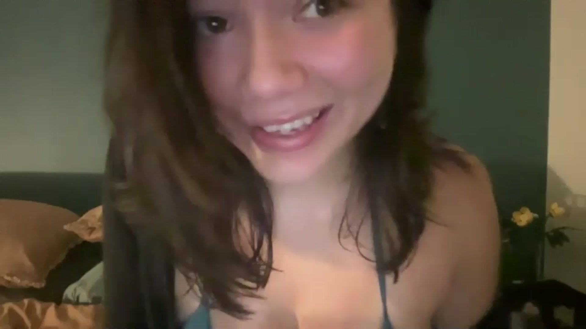 Gallery image thumbnail from imava's myfreecams stream on, 04/27/2024, 20:01 image 1 of 20