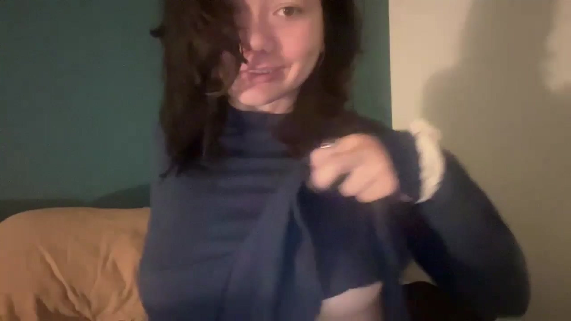 Gallery image thumbnail from imava's myfreecams stream on, 04/29/2024, 19:34 image 3 of 20