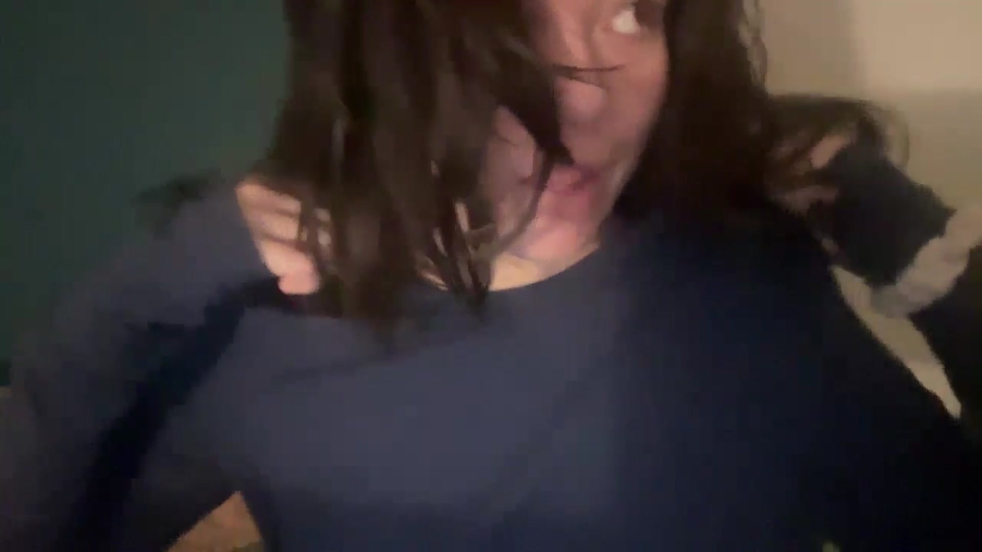 Gallery image thumbnail from imava's myfreecams stream on, 04/29/2024, 19:34 image 17 of 20